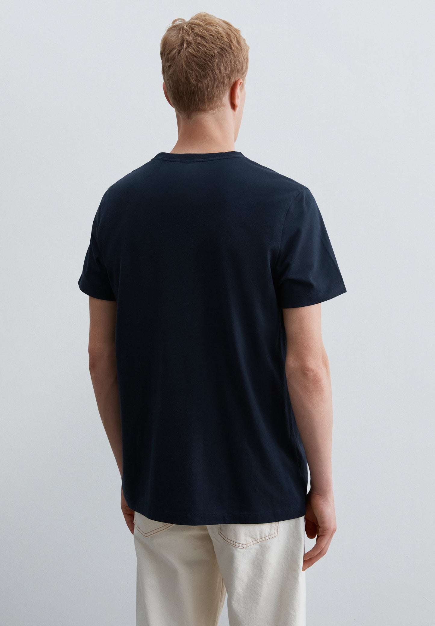 T-SHIRT COM PADRÃO REGULAR FIT