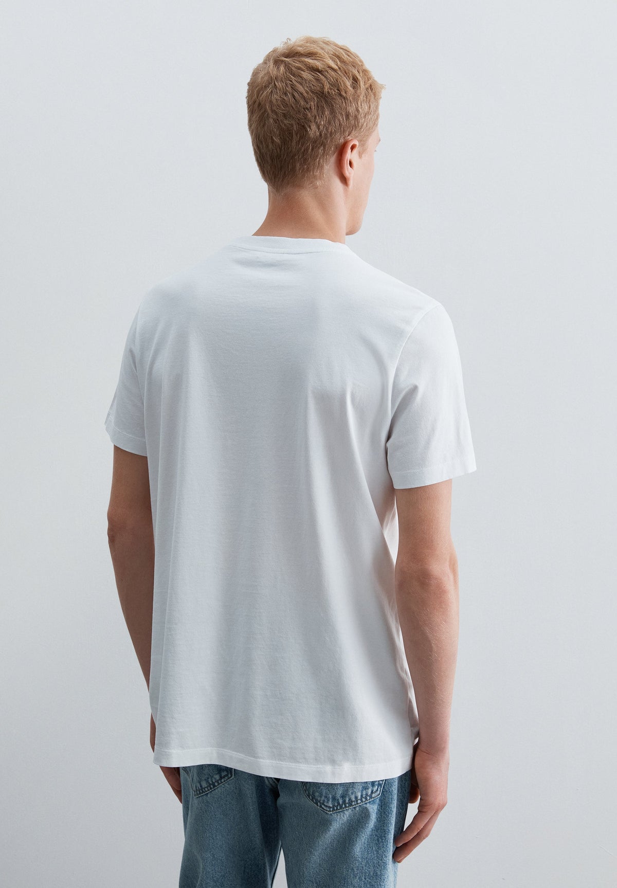 T-SHIRT COM PADRÃO REGULAR FIT