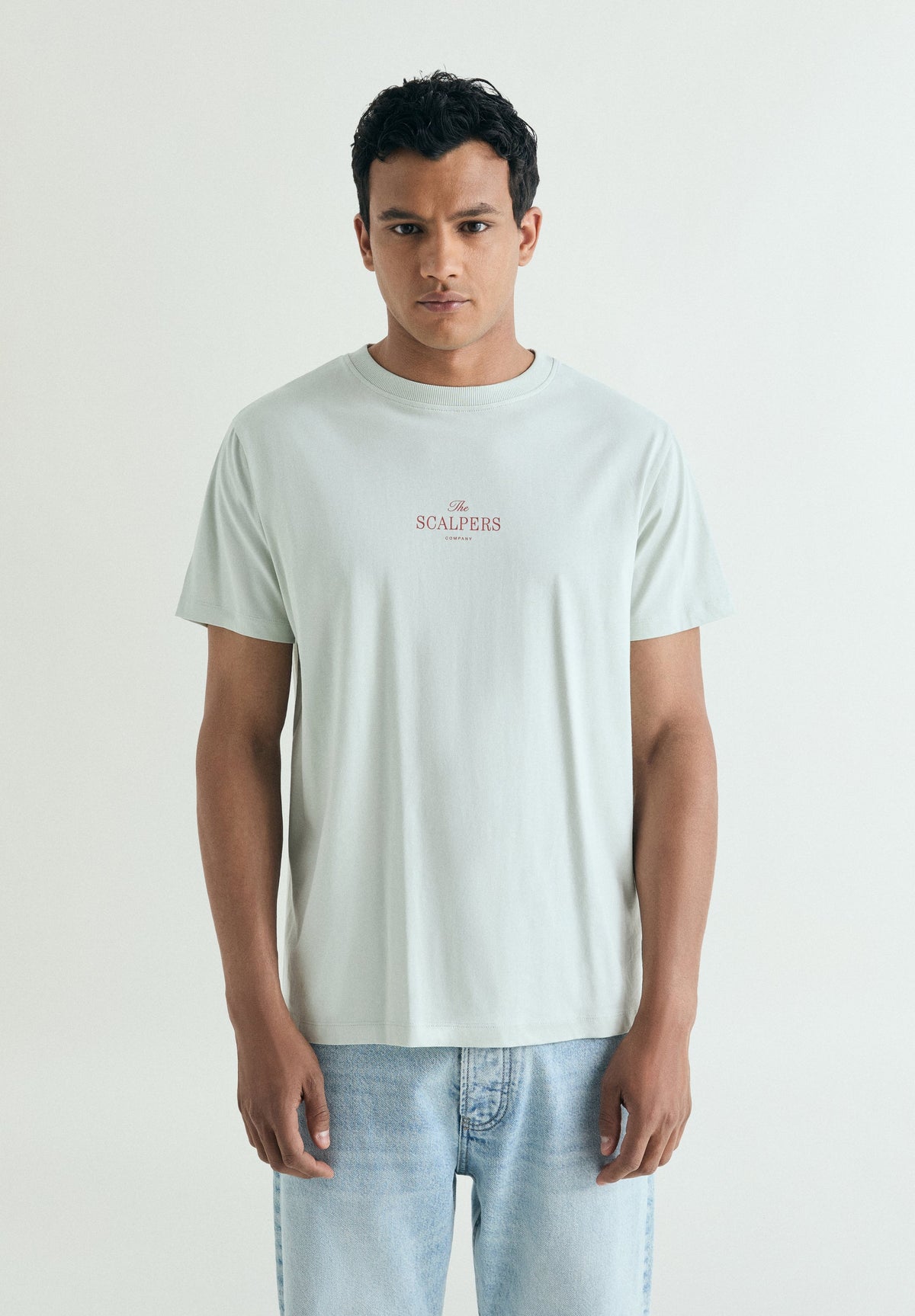 T-SHIRT COM ESTAMPADO FRONTAL