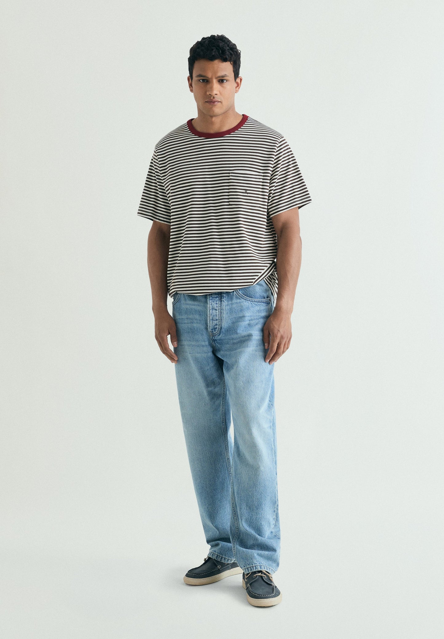 T-SHIRT ÀS RISCAS COM BOLSO