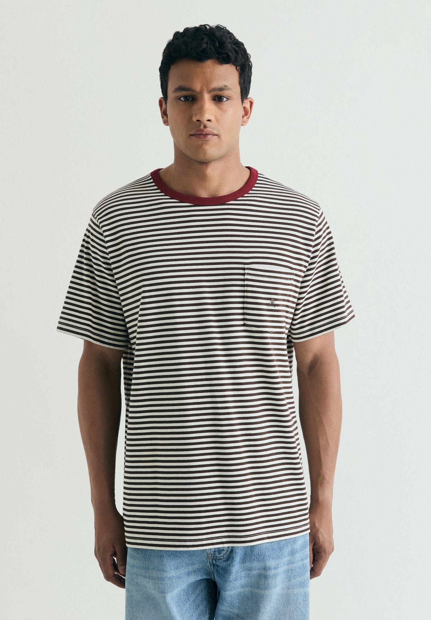 T-SHIRT ÀS RISCAS COM BOLSO