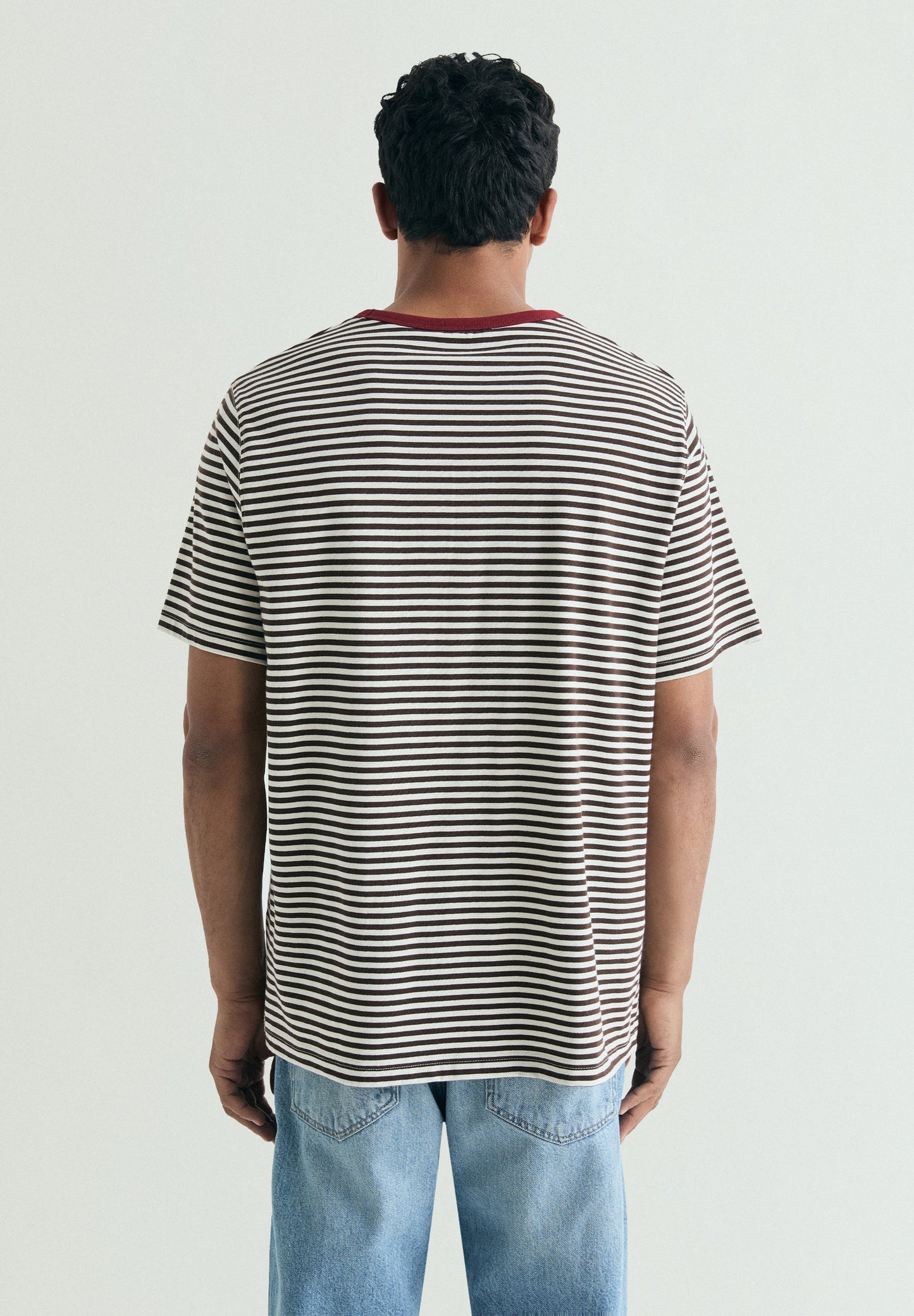 T-SHIRT ÀS RISCAS COM BOLSO