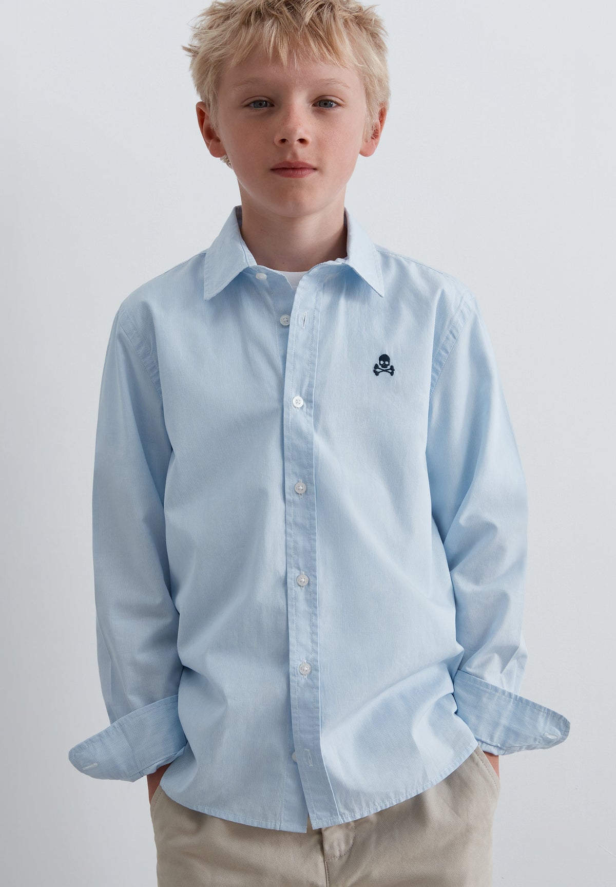CAMISA DE RISCAS COM LOGO A CONTRASTAR