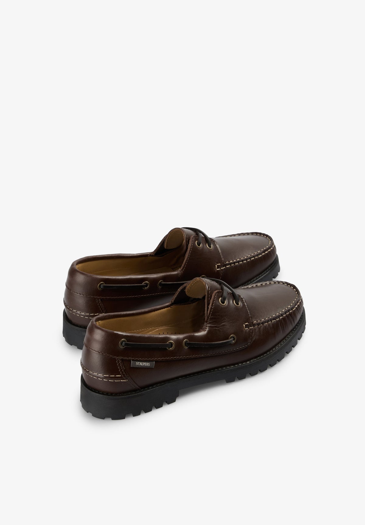 SAPATOS DE VELA EM PELE COM COSTURAS