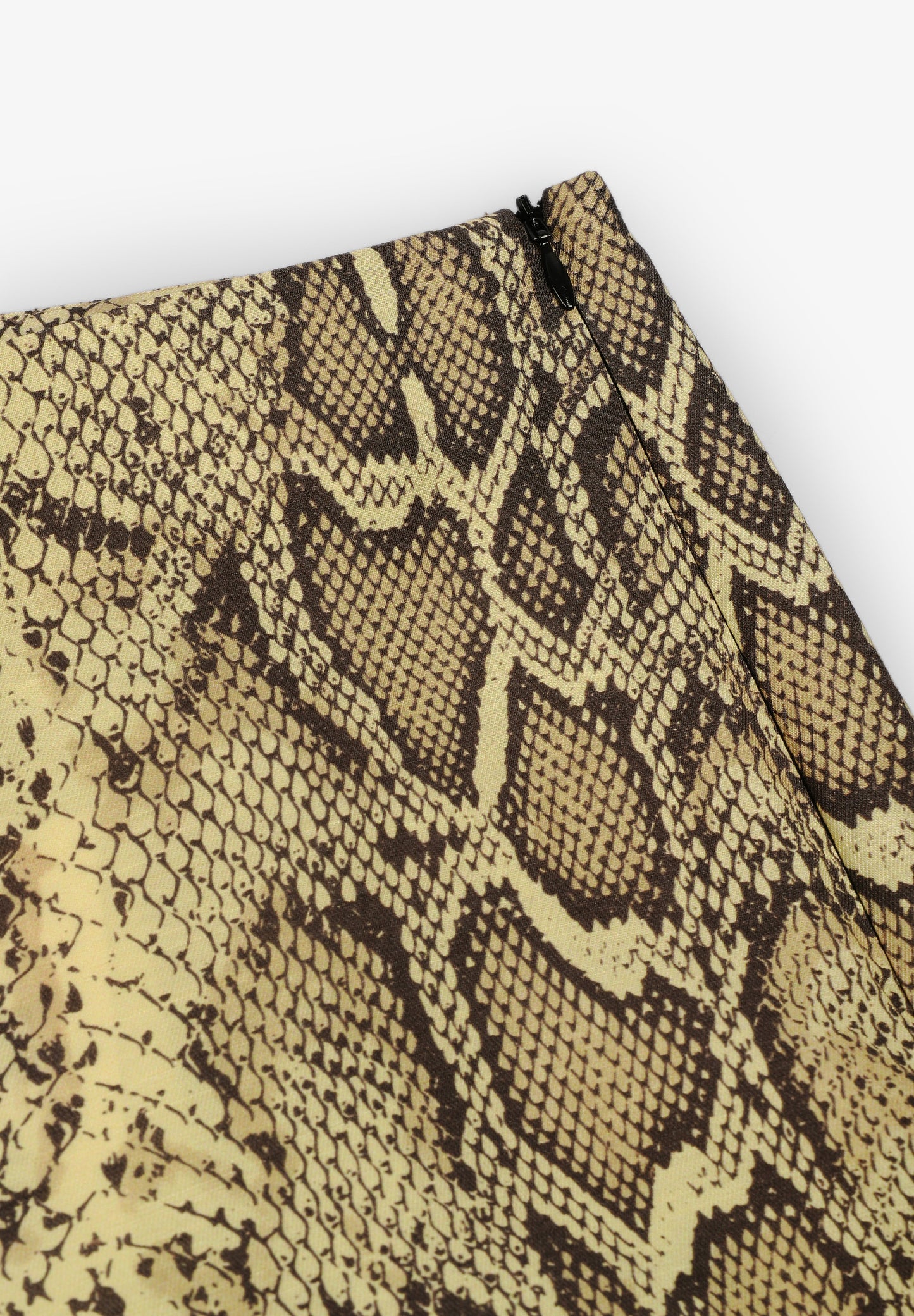 THE NEW SOCIETY | CALÇAS NETTLE