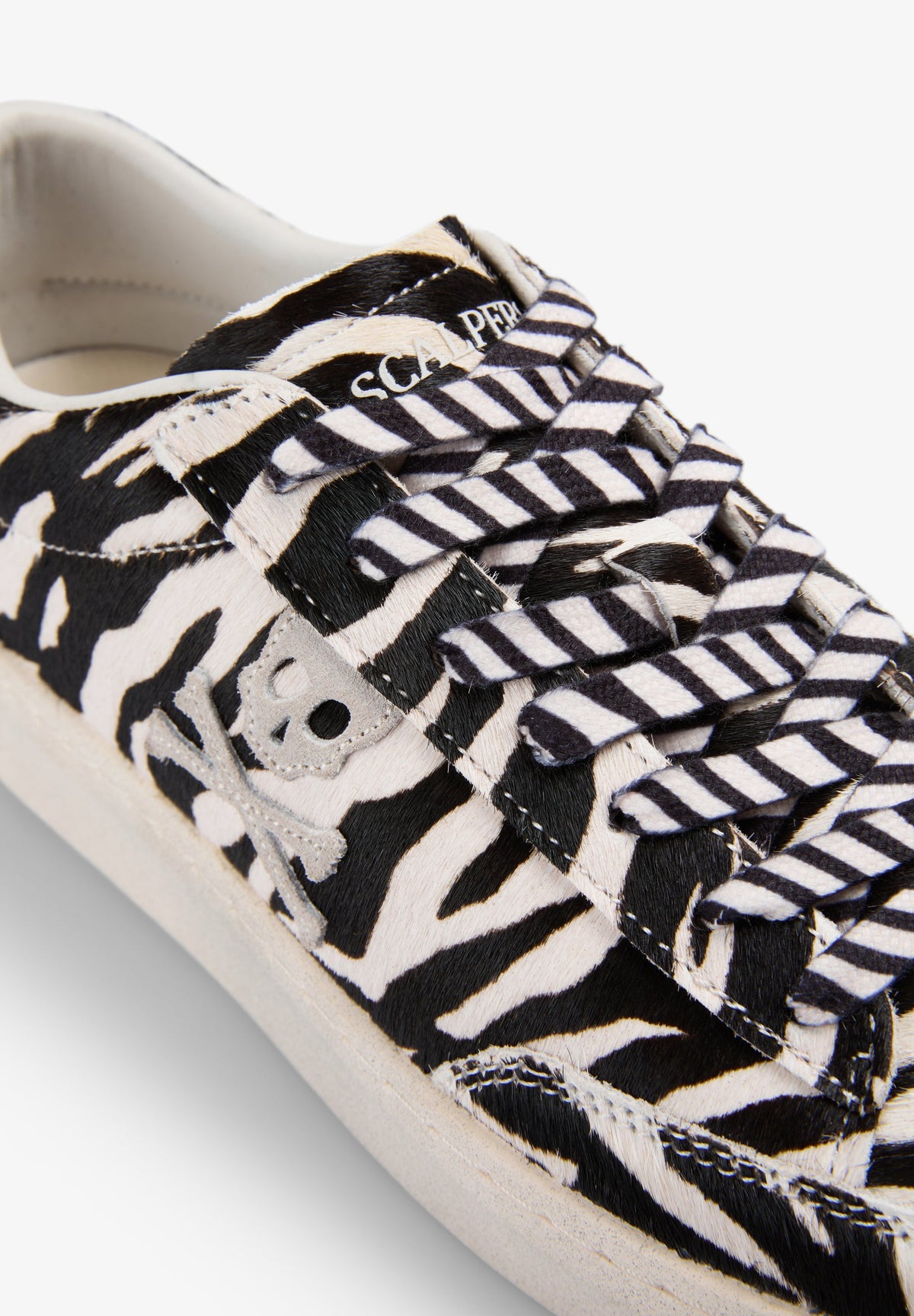 SAPATILHAS COM ESTAMPADO ANIMAL