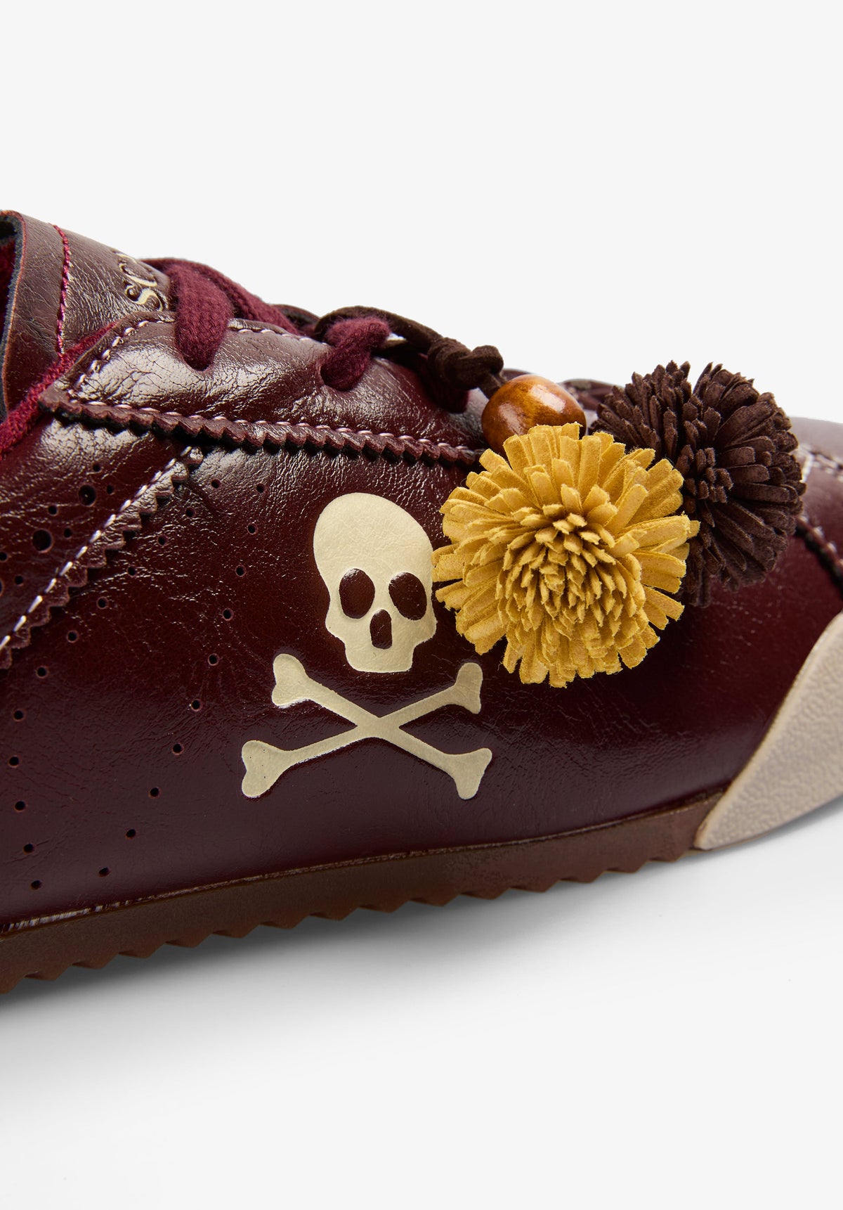 SAPATILHAS BOWLING COM SKULL LATERAL