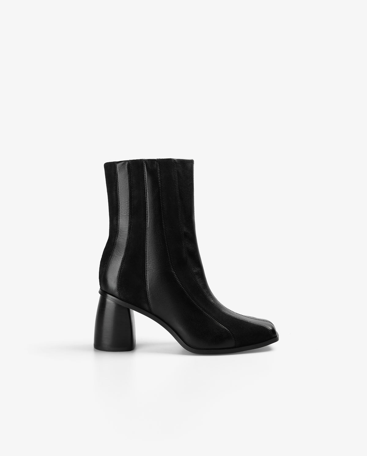 BOTAS DE TACÃO ÀS RISCAS