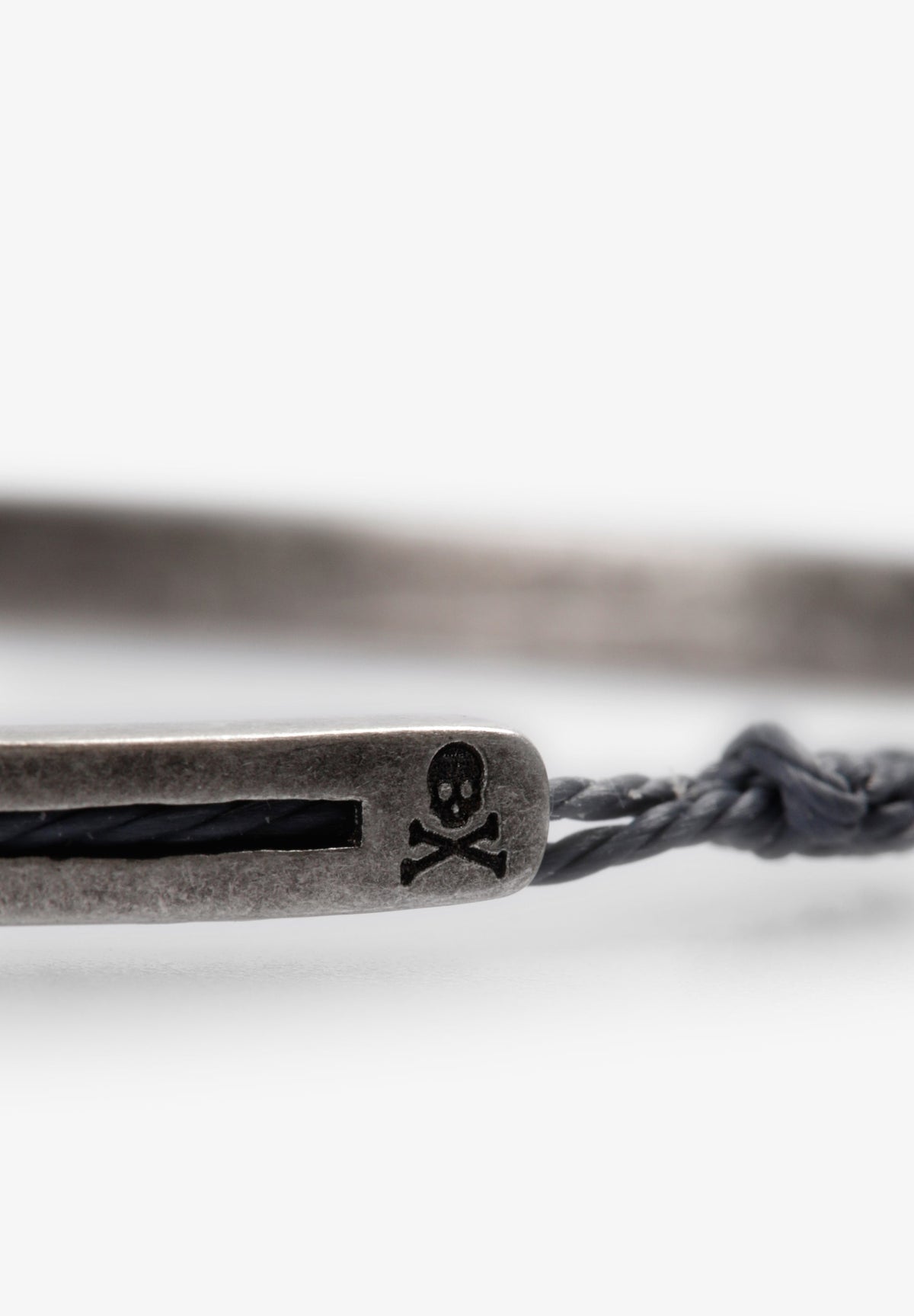 PULSEIRA METÁLICA COM CORDÃO
