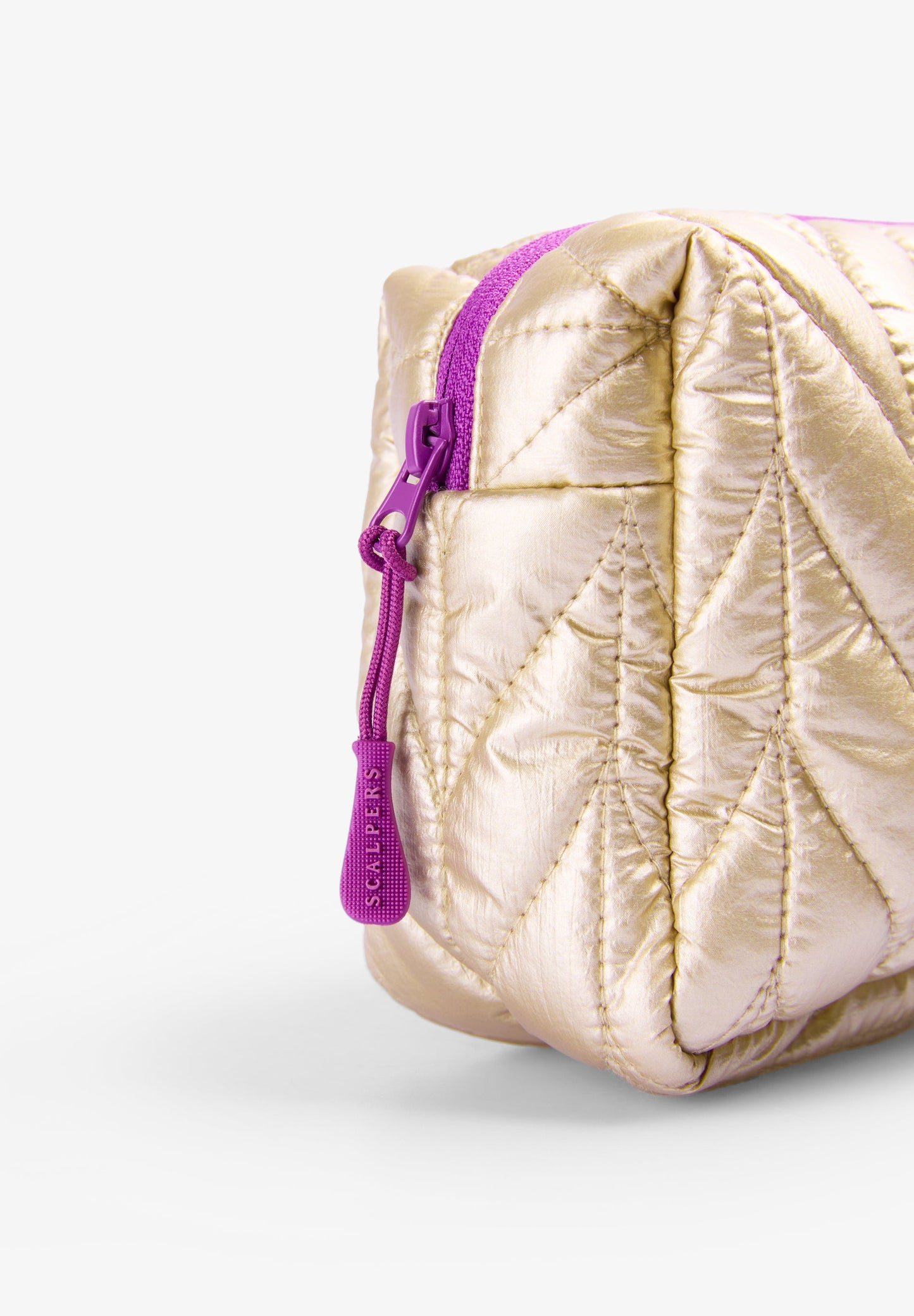 NECESSAIRE ACOCLHADA METALIZADA