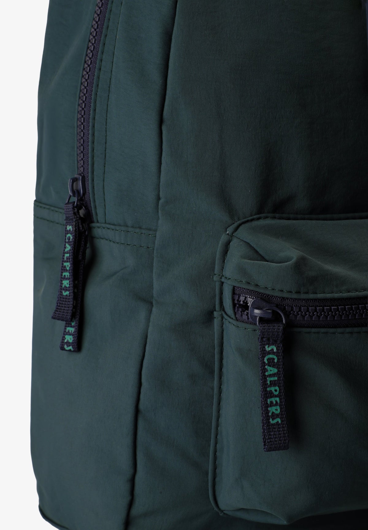 MOCHILA COM REMENDO COM LOGÓTIPO