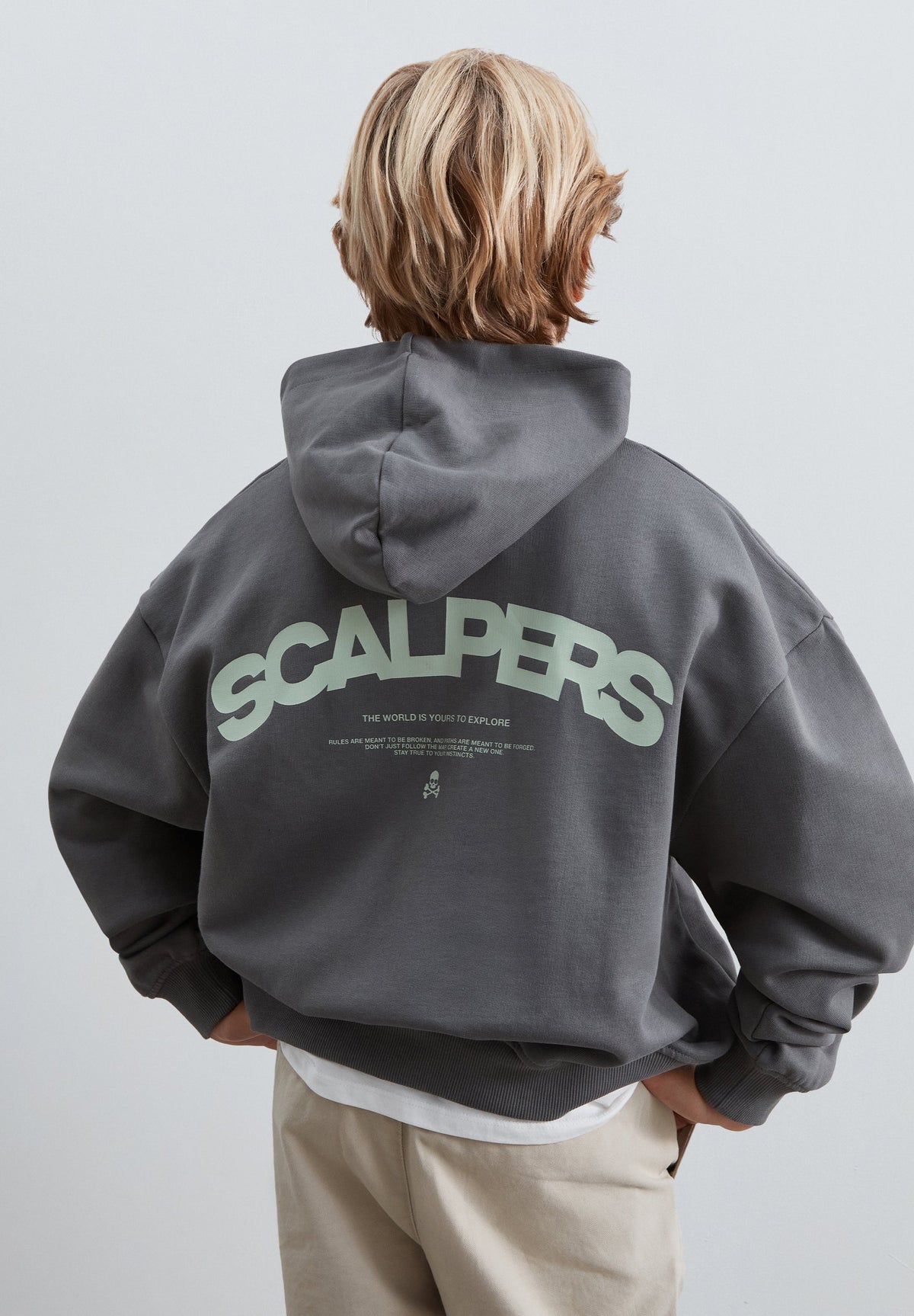 SWEATSHIRT BOXY COM LOGÓTIPO ATRÁS