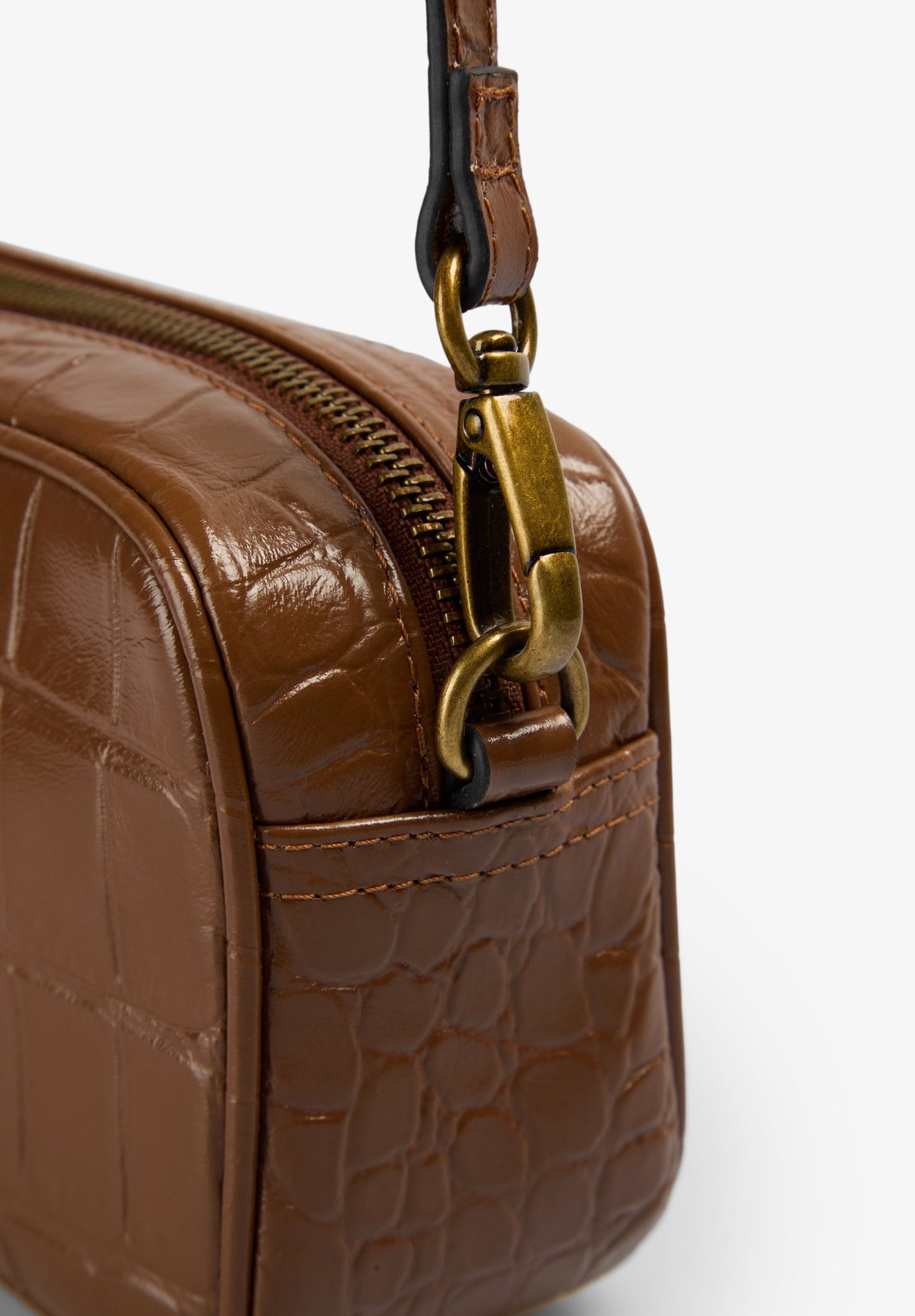 BOLSA BAGUETTE EM PELE