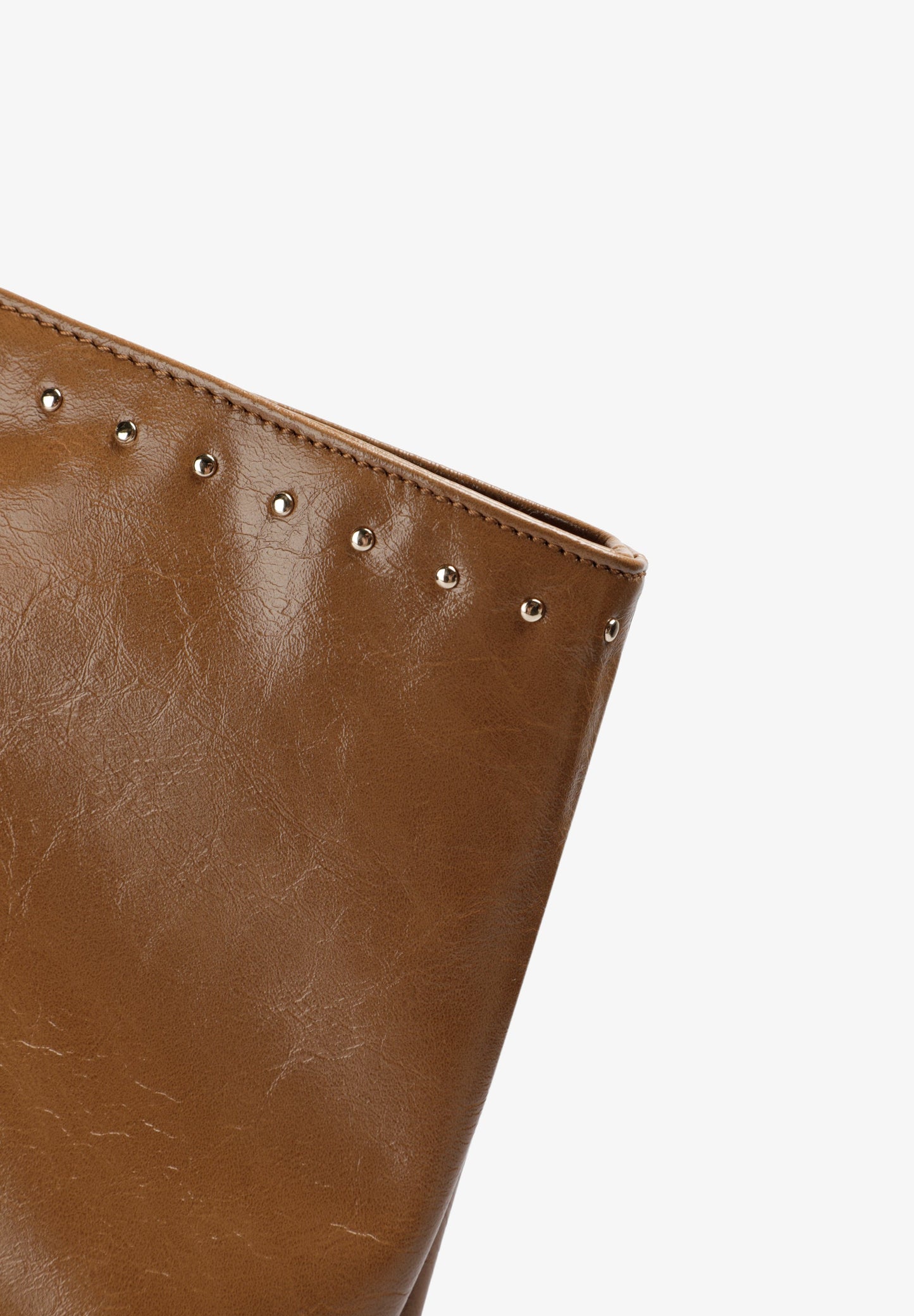 BOLSA SHOPPER ESTRUTURADA COM TACHAS