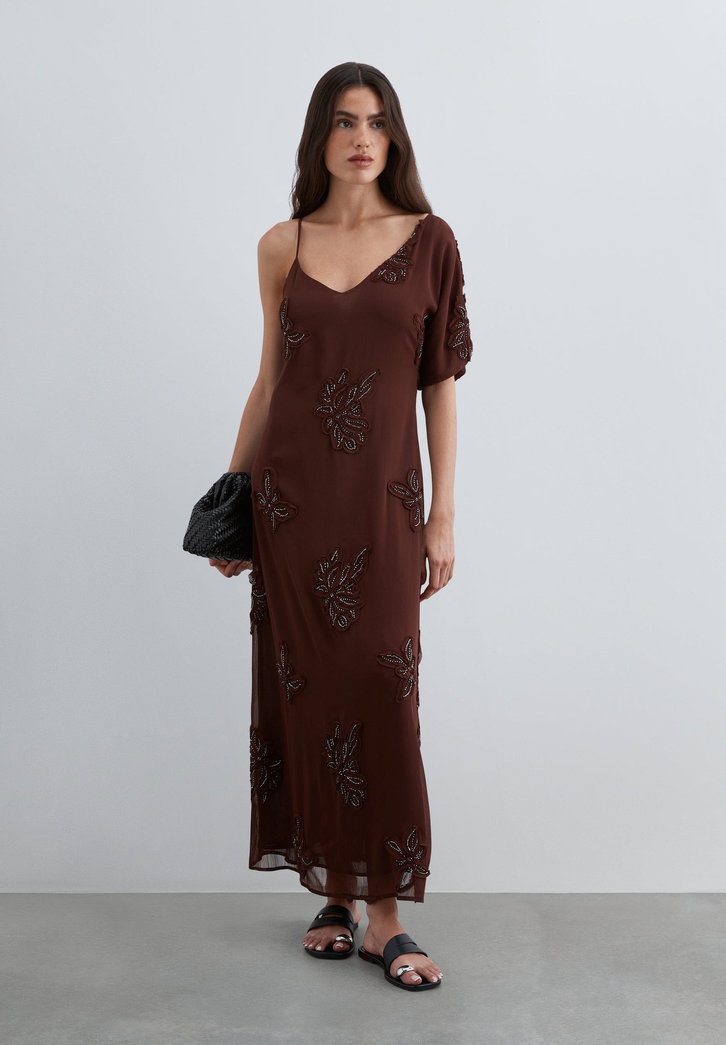 VESTIDO ASSIMÉTRICO BORDADO COM MISSANGAS
