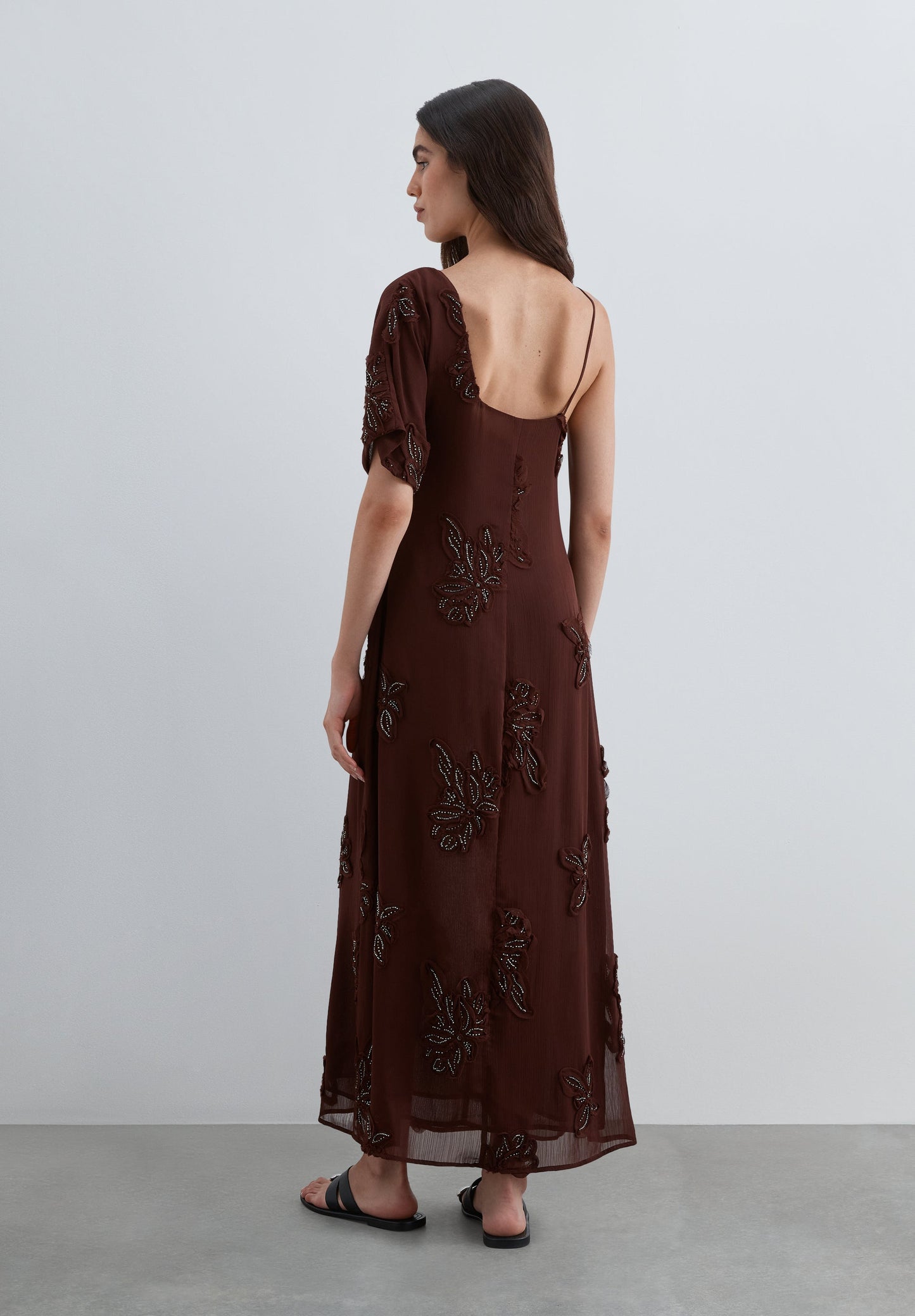 VESTIDO ASSIMÉTRICO BORDADO COM MISSANGAS