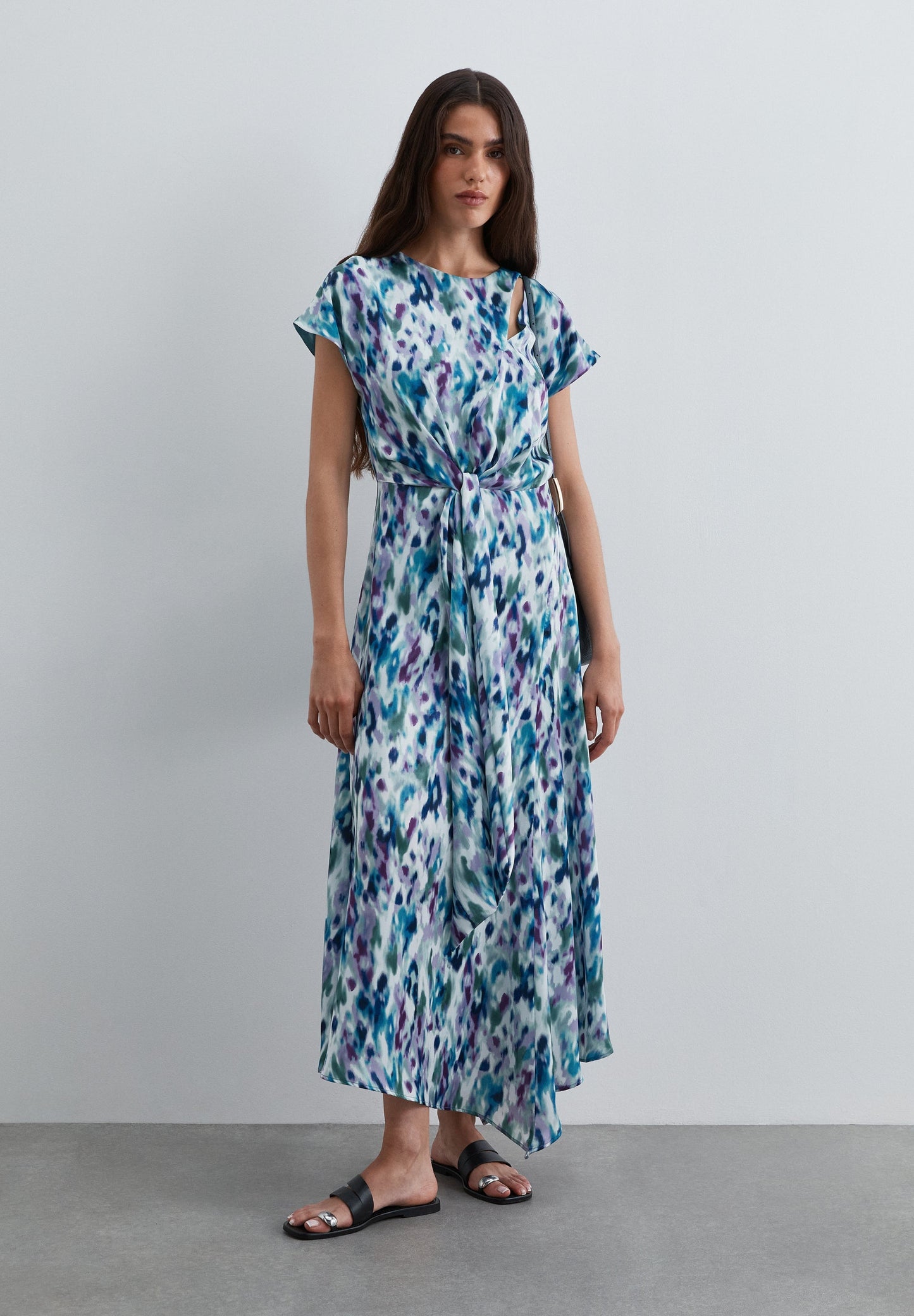 VESTIDO MIDI DE PADRÃO COM LAÇO