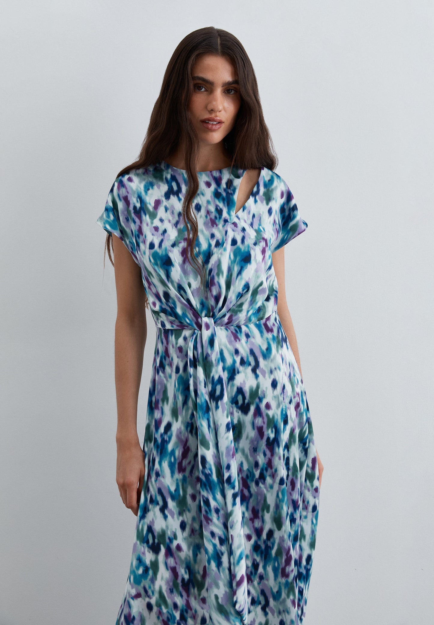 VESTIDO MIDI DE PADRÃO COM LAÇO