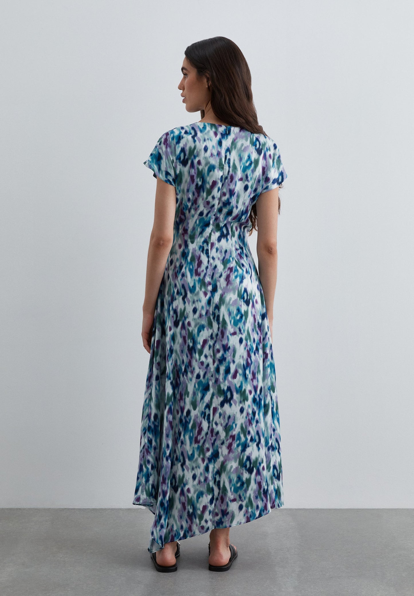 VESTIDO MIDI DE PADRÃO COM LAÇO