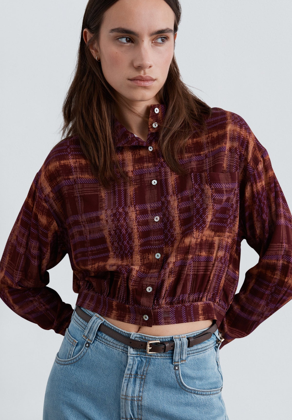 CAMISA COM PADRÃO DE GOLA ALTA