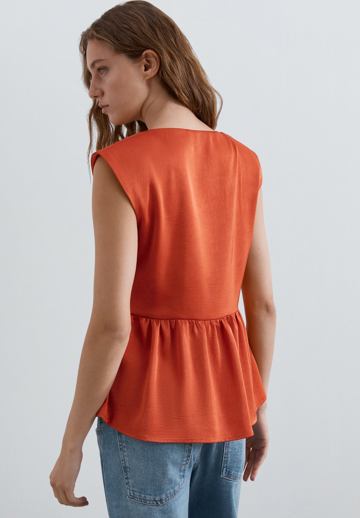 TOP ACETINADO PEPLUM