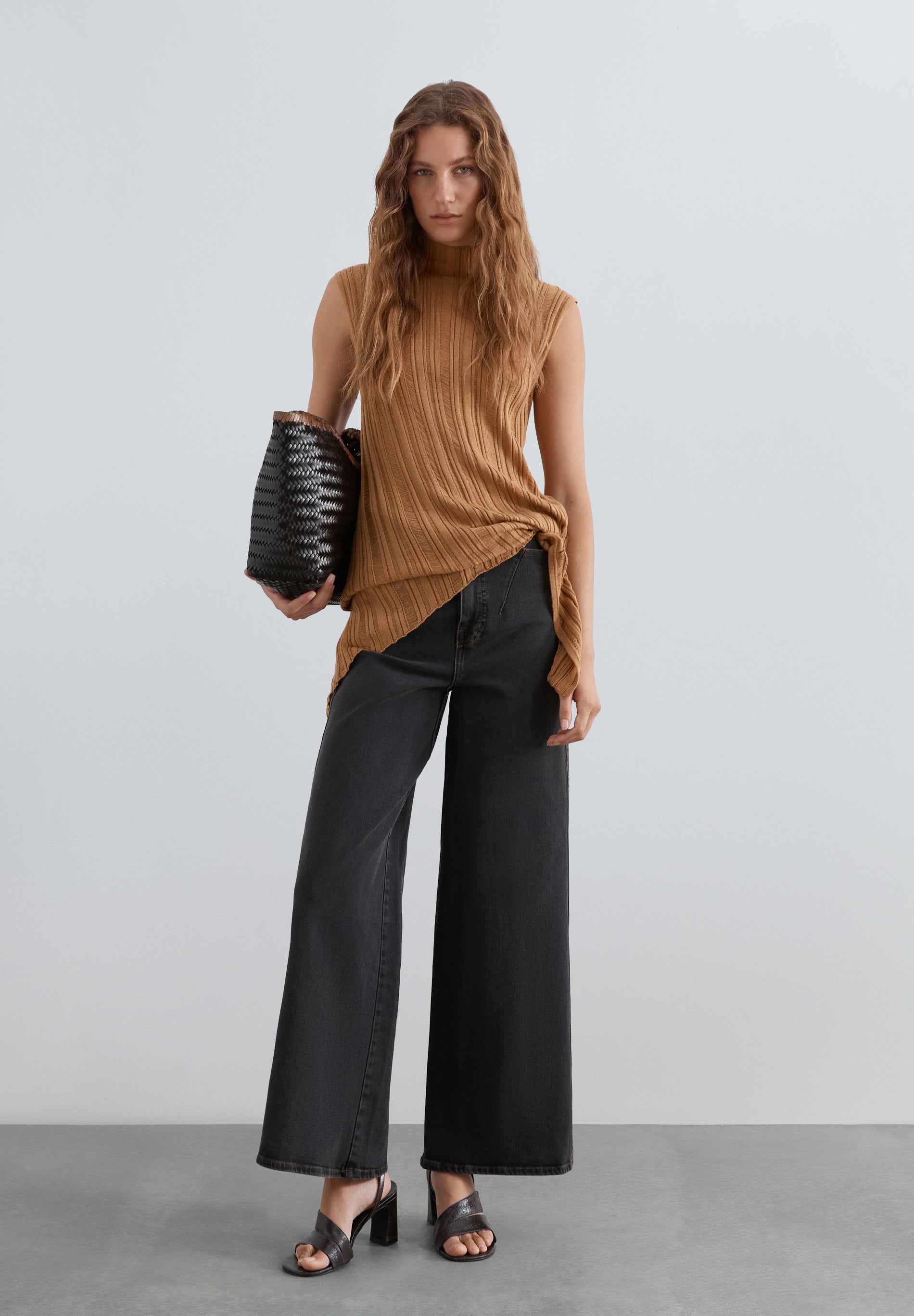 JEANS WIDE LEG E CINTURA SUBIDA