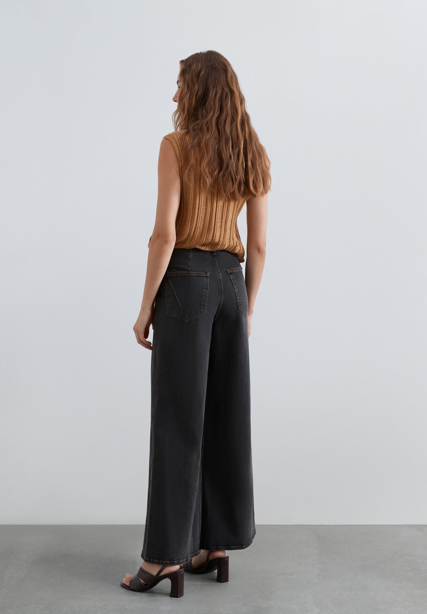 JEANS WIDE LEG E CINTURA SUBIDA