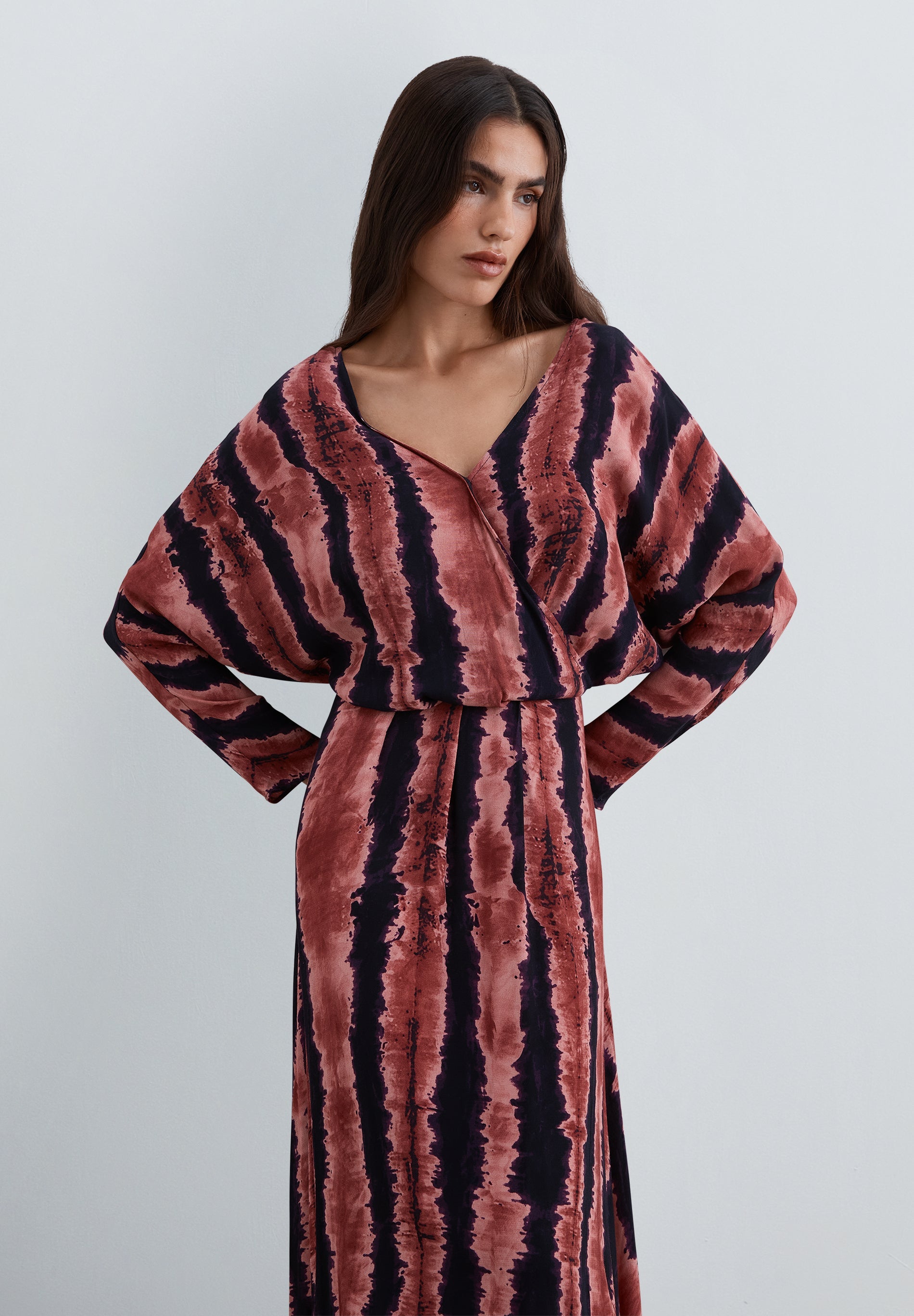 VESTIDO MIDI COM ESTAMPADO TIE-DYE