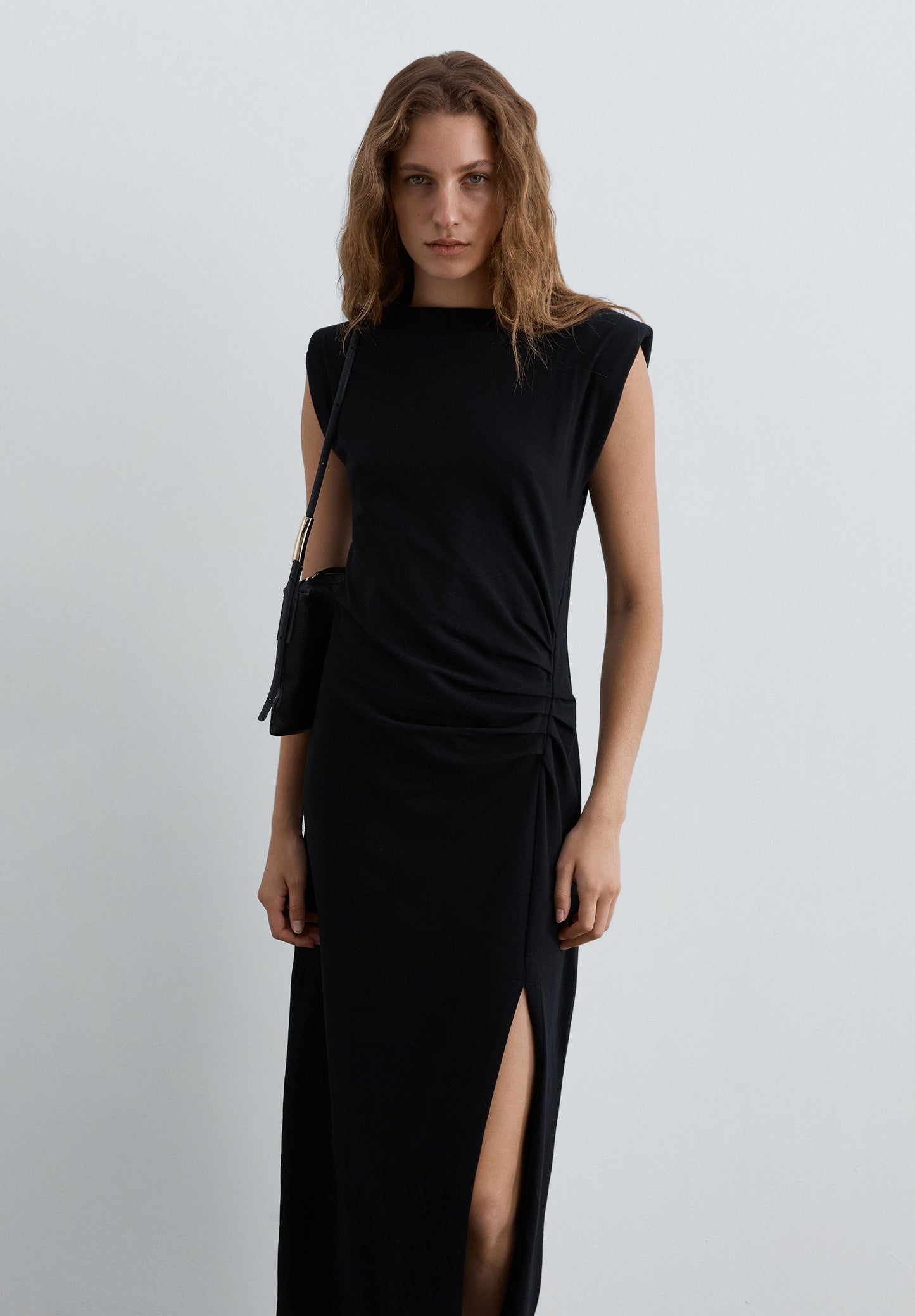 VESTIDO MIDI COM DRAPEADO LATERAL