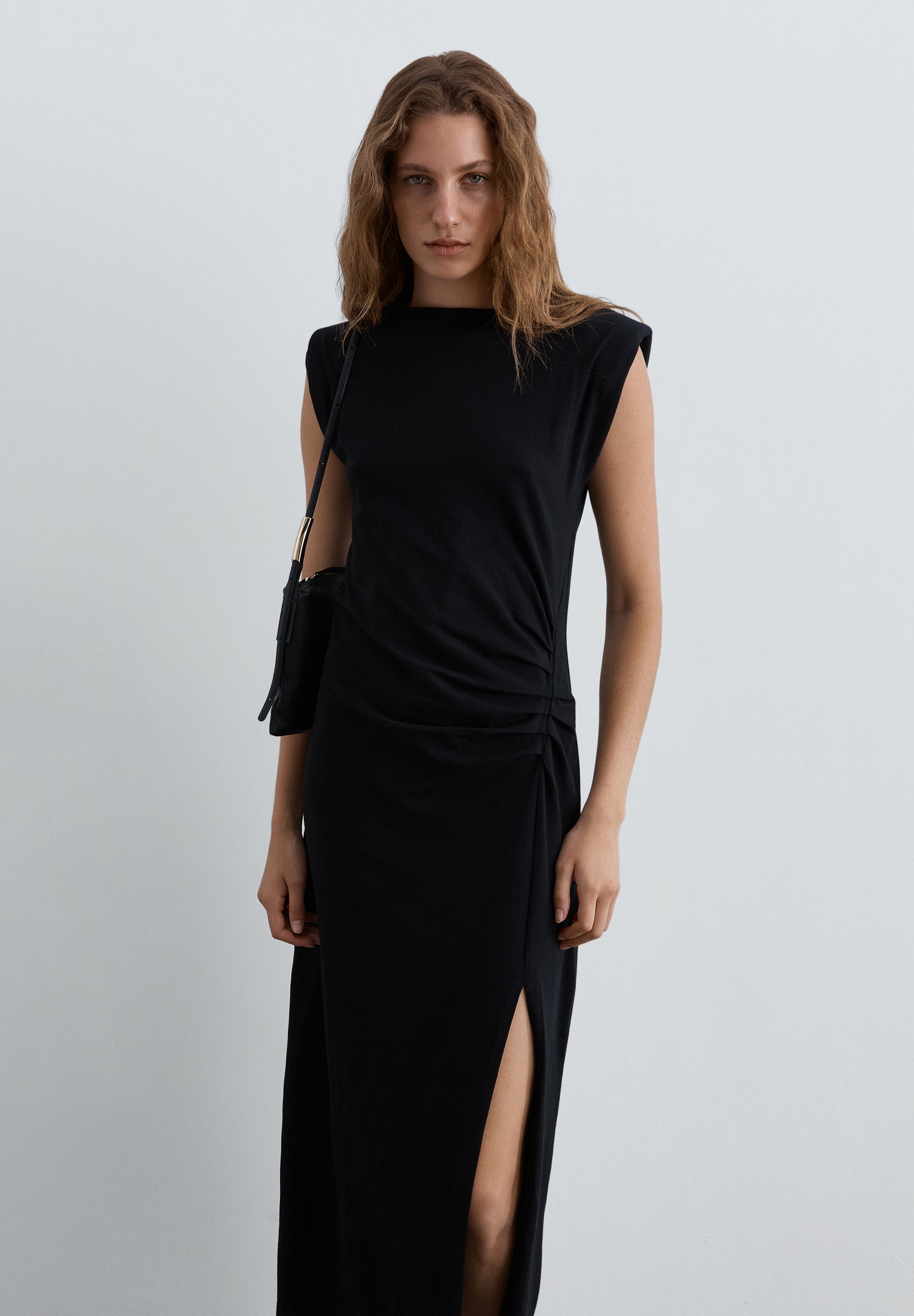 VESTIDO MIDI COM DRAPEADO LATERAL