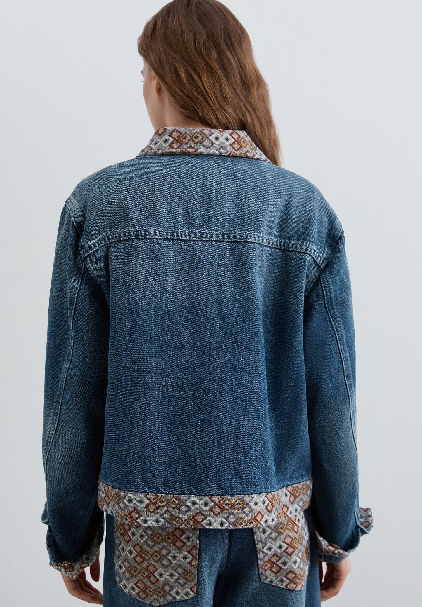 CARDIGAN DENIM COM PADRÃO ÉTNICO