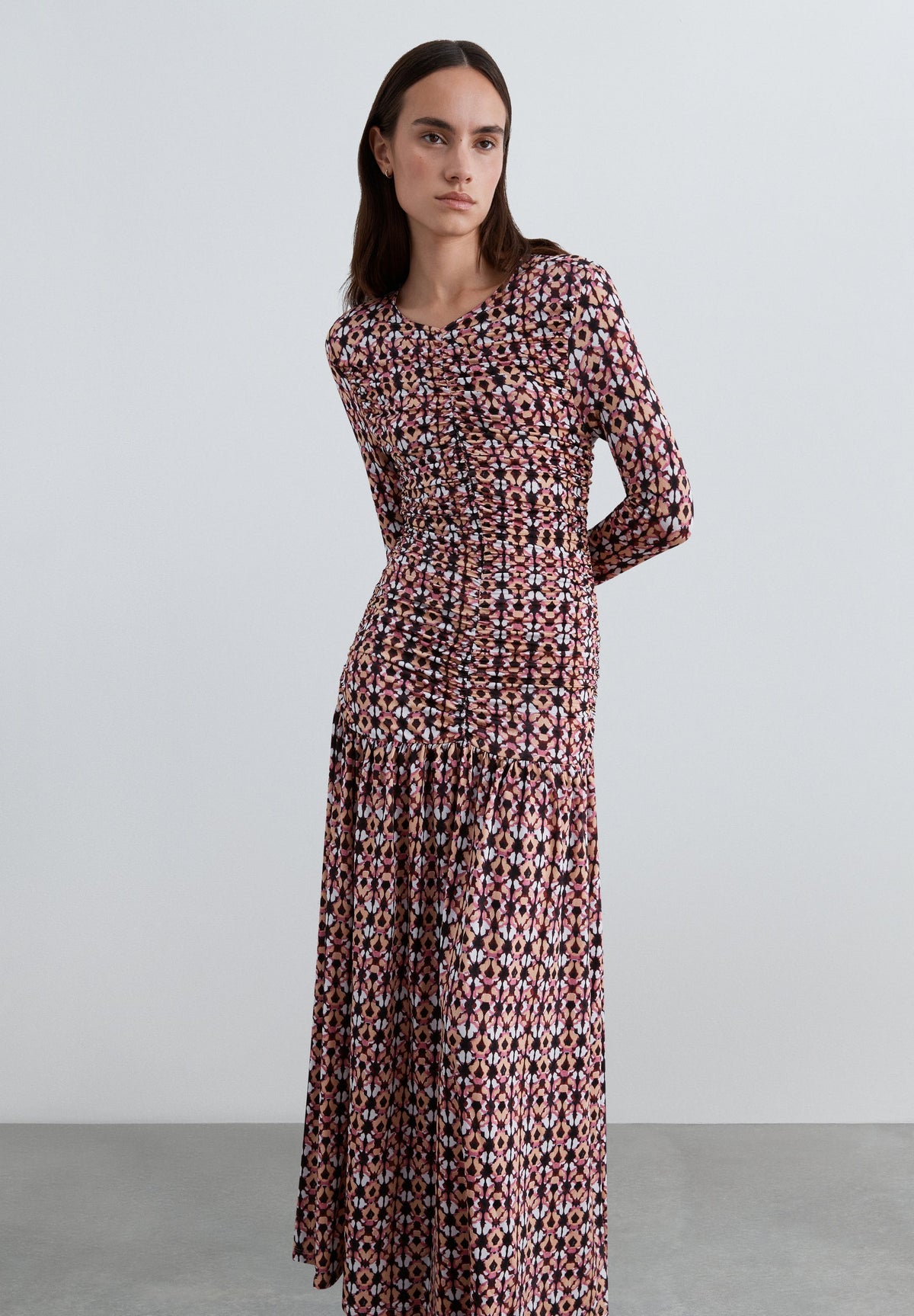 VESTIDO COM PADRÃO CORPO DRAPEADO
