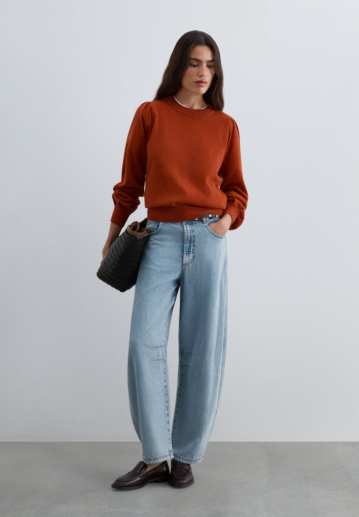 SWEATER DE LÃ COM PORMENOR NA GOLA