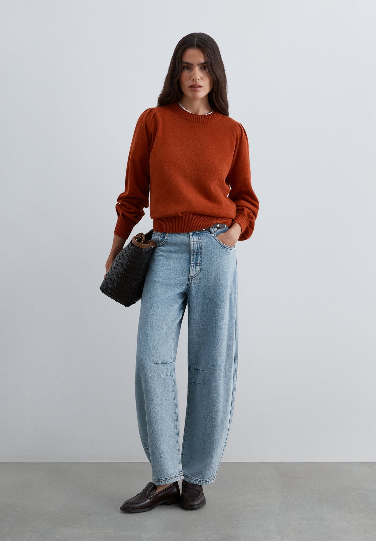 SWEATER DE LÃ COM PORMENOR NA GOLA