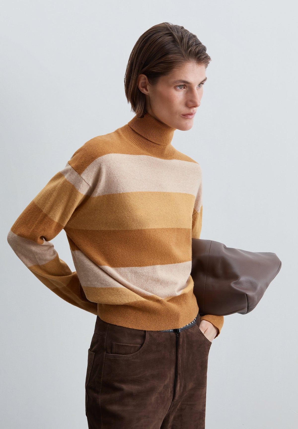 SWEATER DE LÃ COM GOLA ALTA