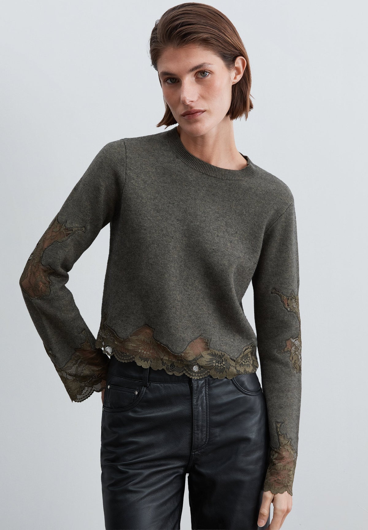 SWEATER COM PORMENORES DE RENDA