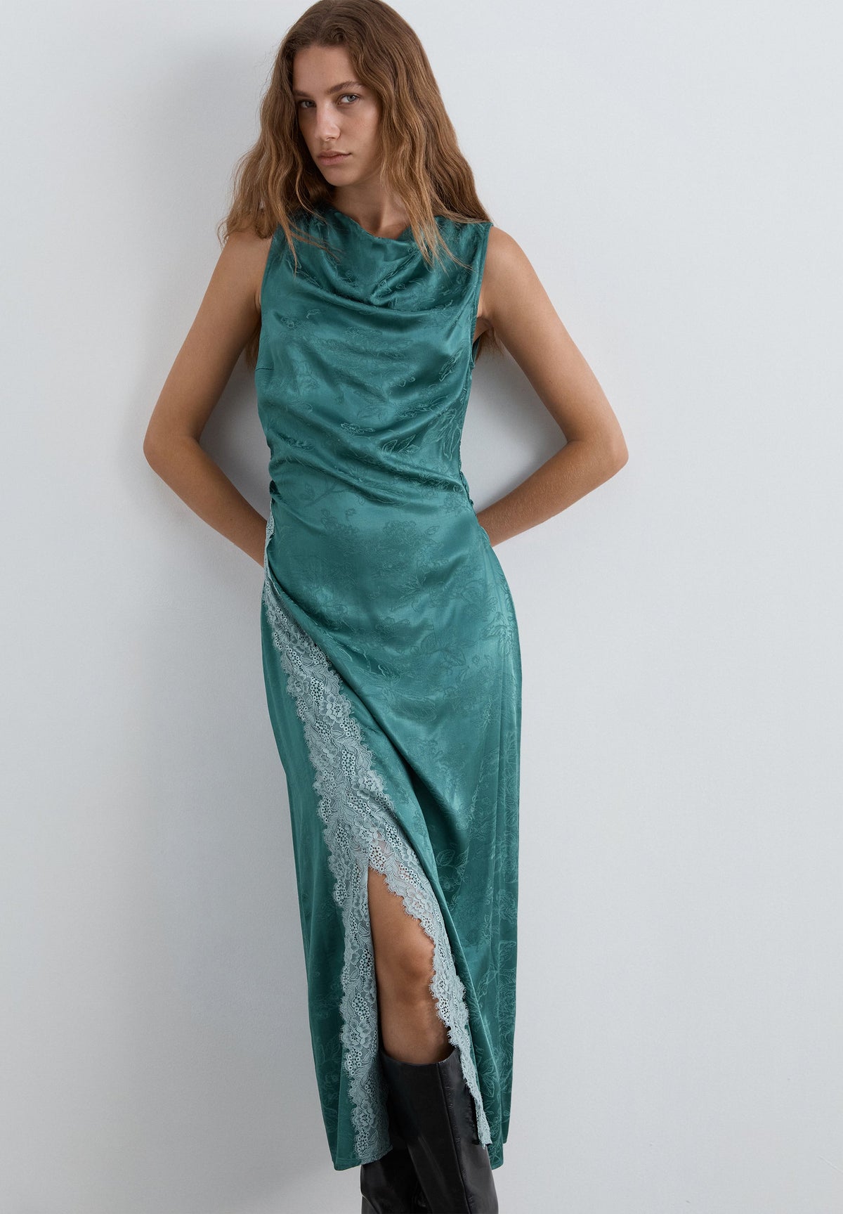 VESTIDO JACQUARD COM RENDA