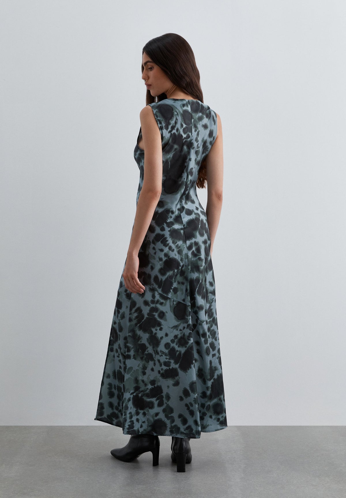 VESTIDO ACETINADO COM PADRÃO