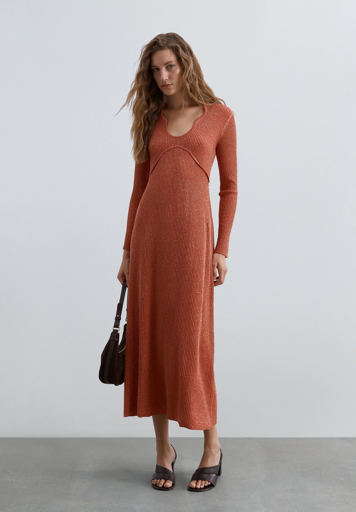 VESTIDO DE MALHA COM FIO METALIZADO