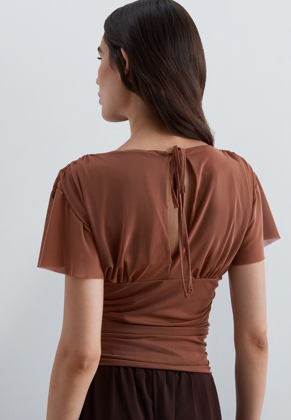 TOP MESH COM DECOTE EM V