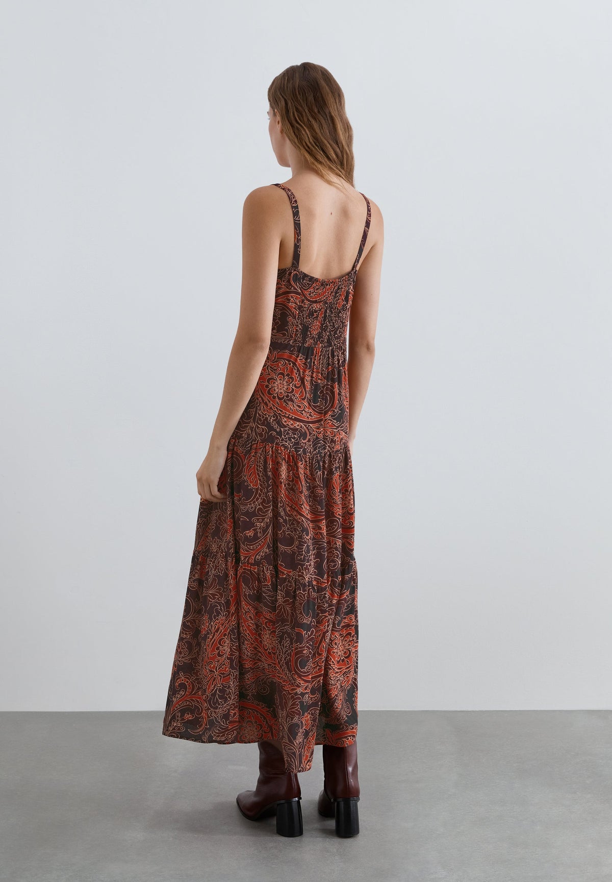 VESTIDO COM PADRÃO E ESTRUTURA