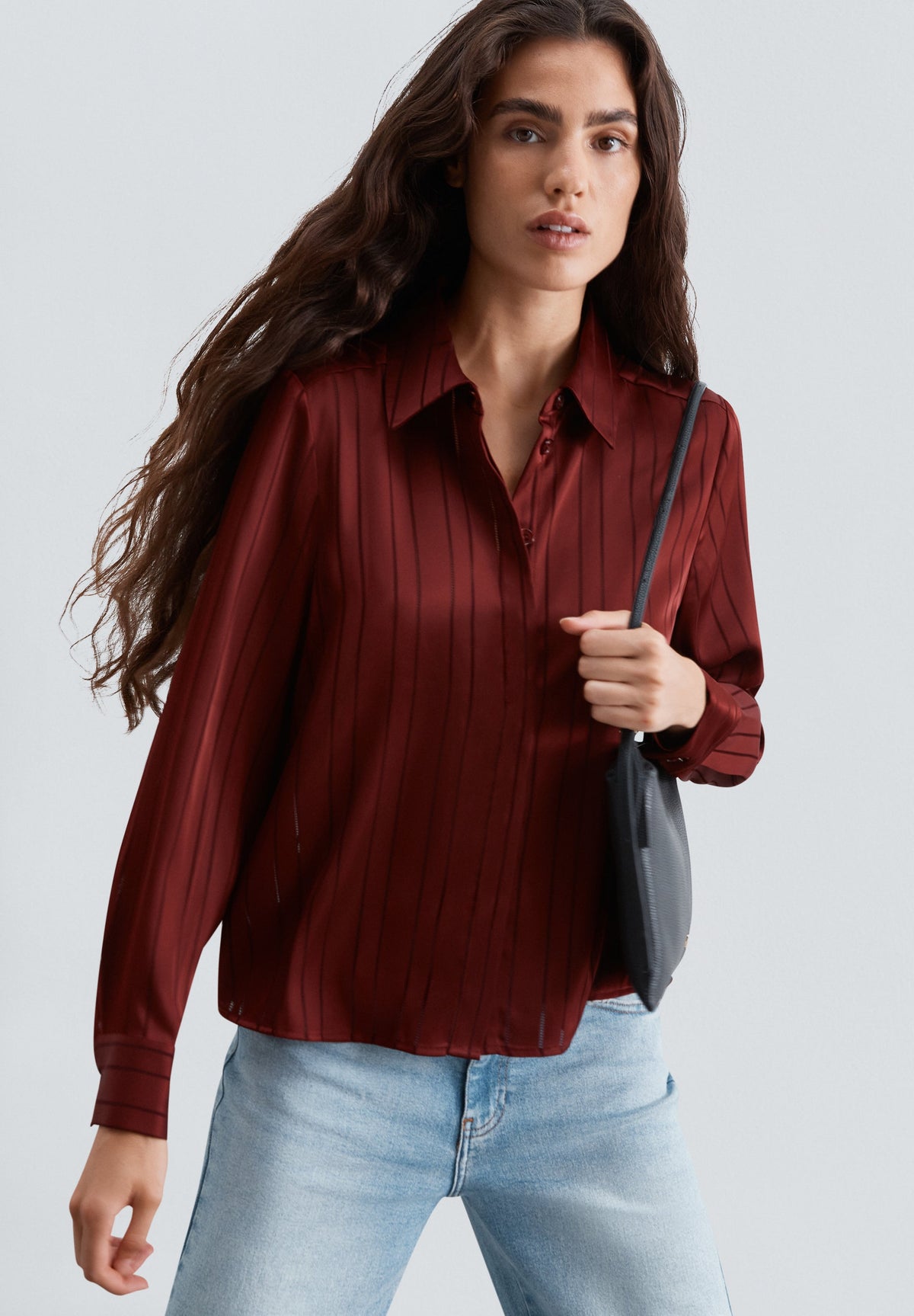CAMISA ÀS RISCAS COM RENDILHADO