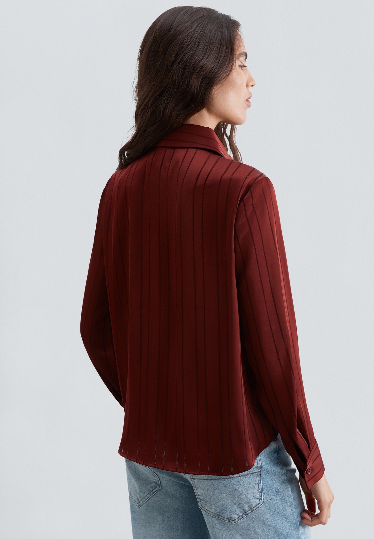 CAMISA ÀS RISCAS COM RENDILHADO