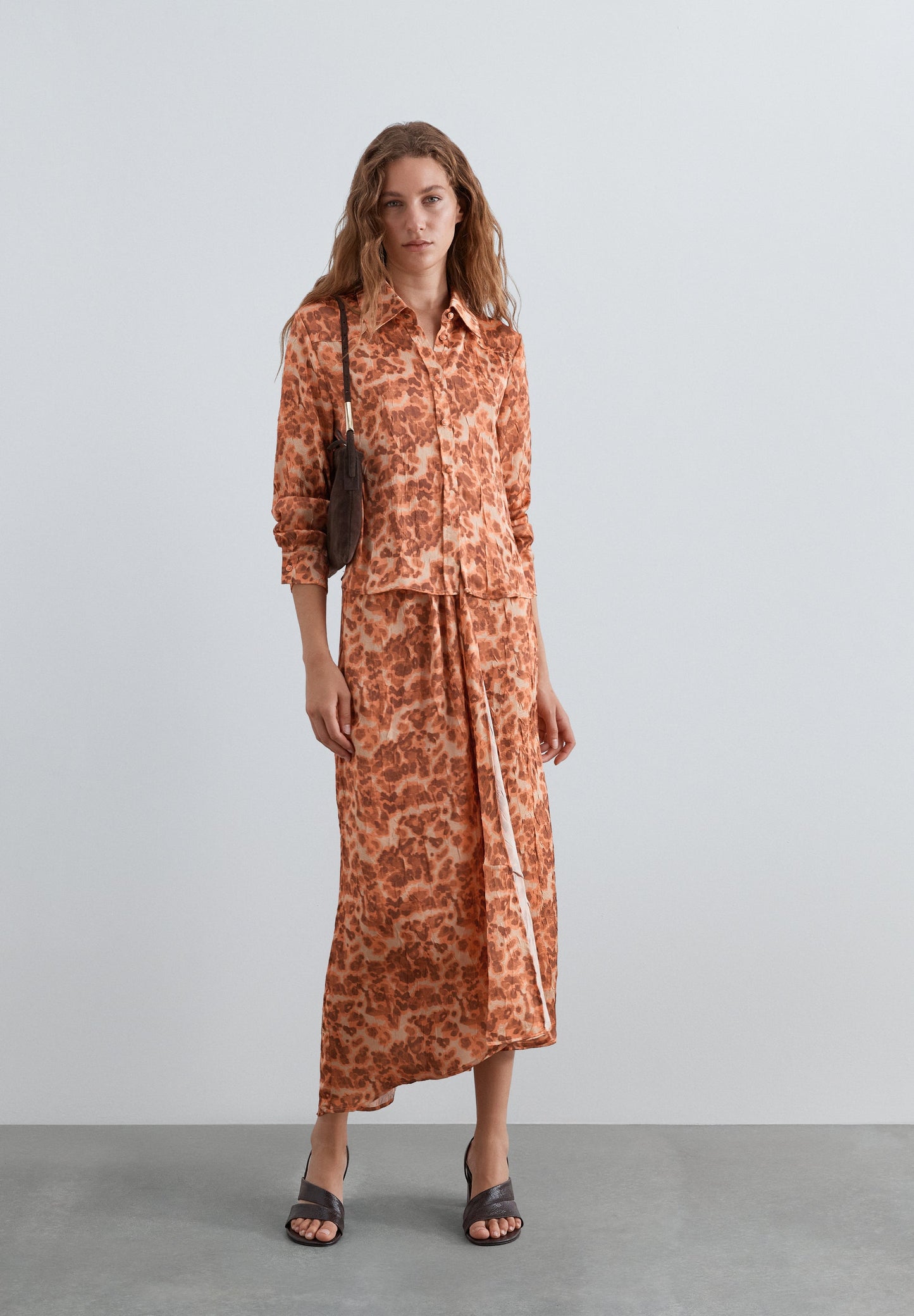 SAIA MIDI COM ESTAMPADO ANIMAL