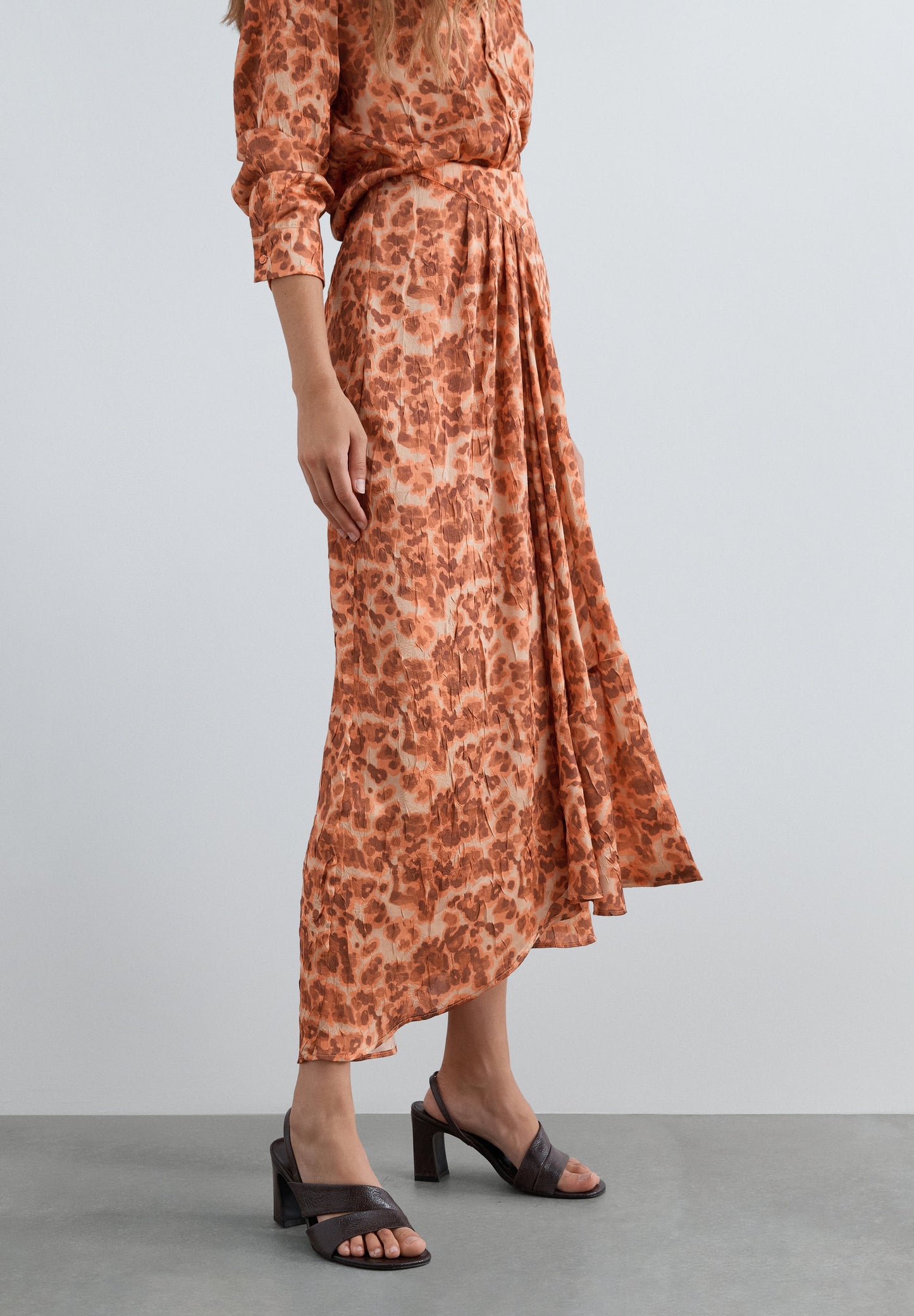 SAIA MIDI COM ESTAMPADO ANIMAL