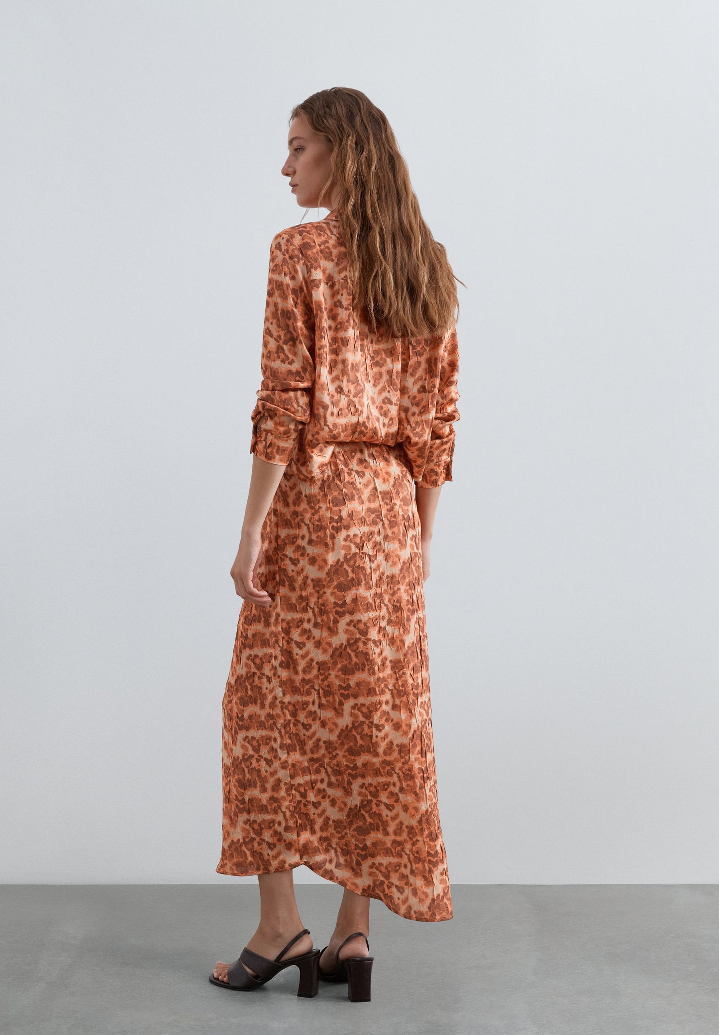 SAIA MIDI COM ESTAMPADO ANIMAL