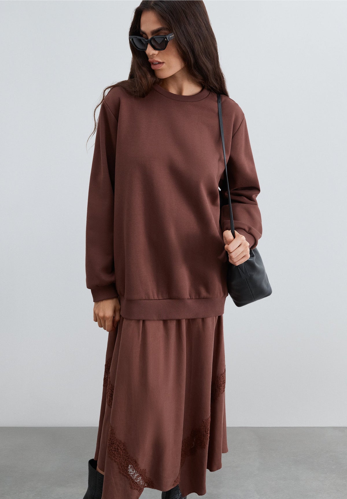 VESTIDO E SWEATSHIRT COMBINADOS