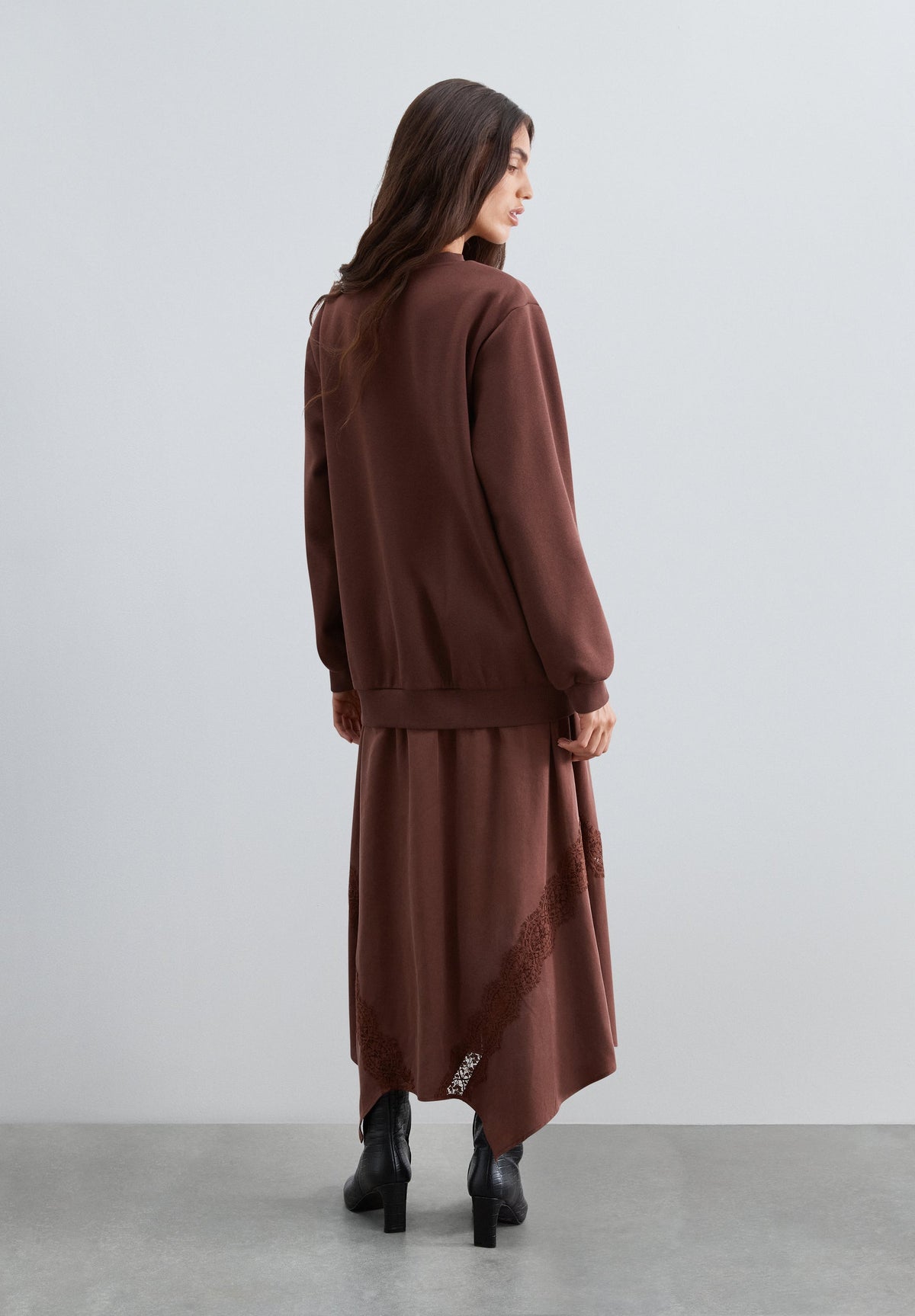 VESTIDO E SWEATSHIRT COMBINADOS