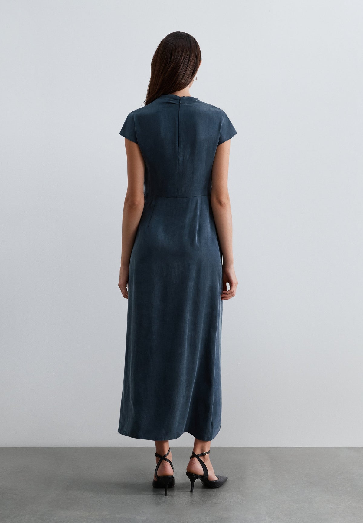 VESTIDO FLUIDO COM DRAPEADO LATERAL