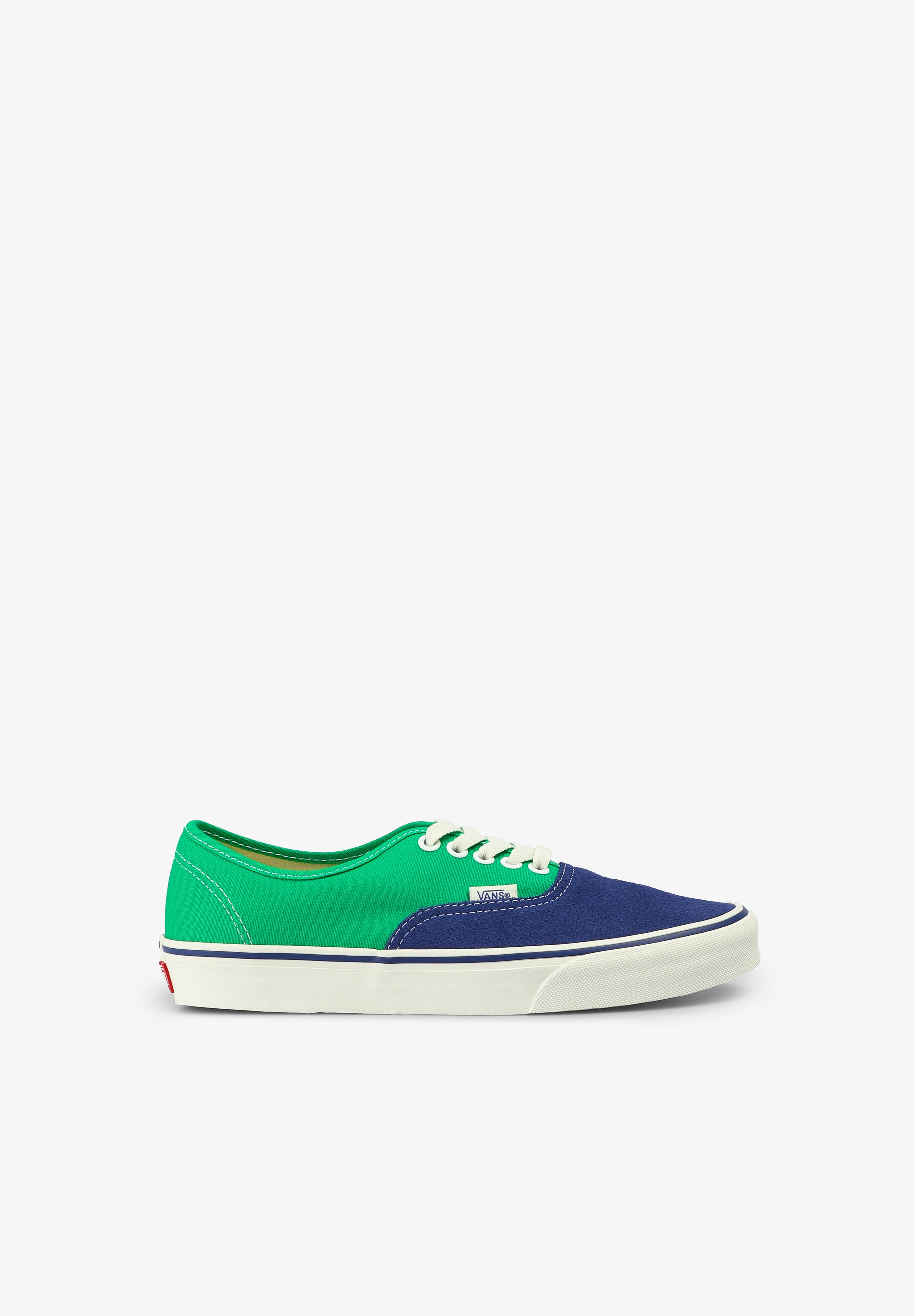 VANS | SAPATILHAS AUTHENTIC
